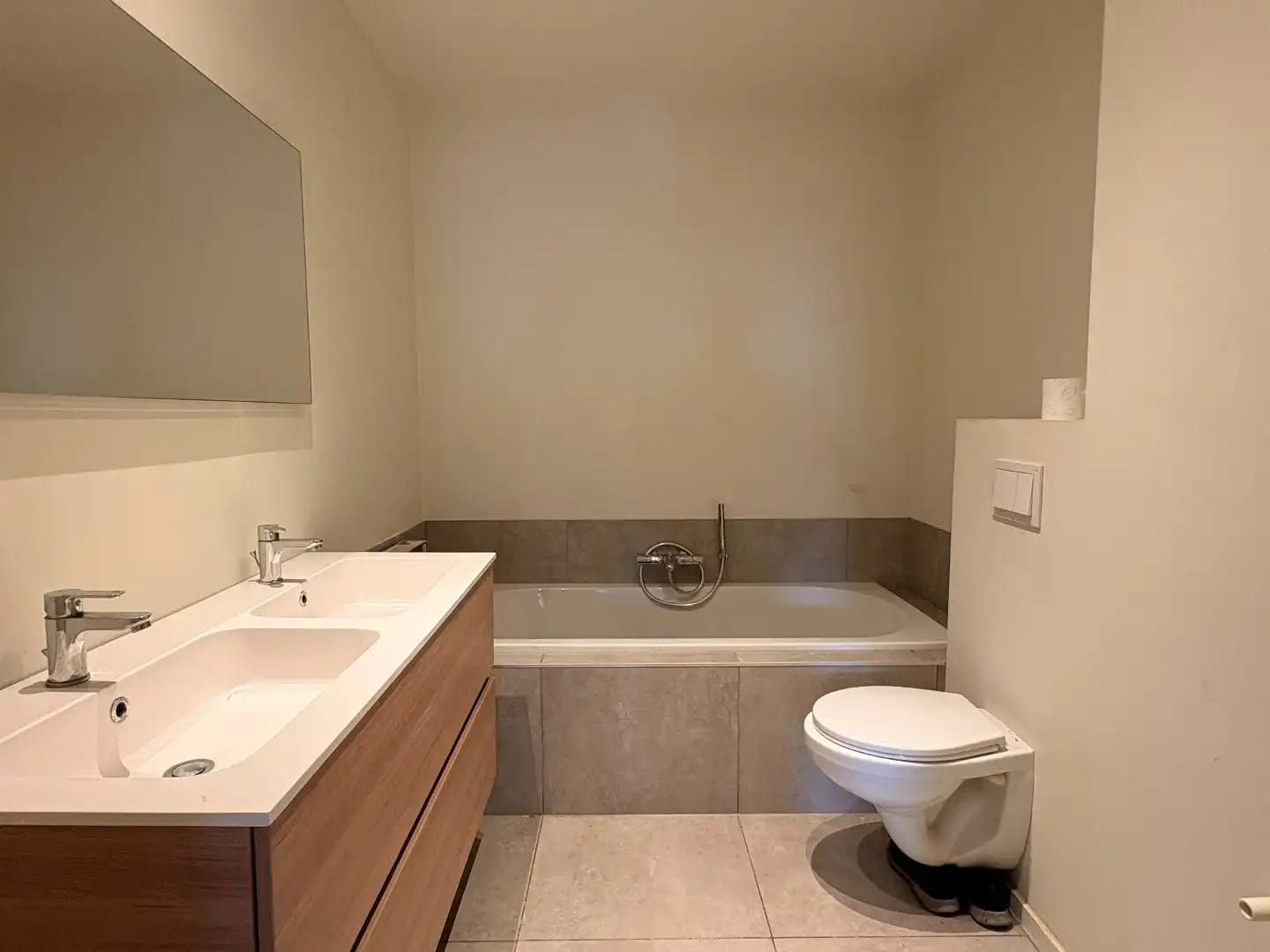 Verhuurd 2-slaapkamerappartement met 2 badkamers – 97 m² foto 5