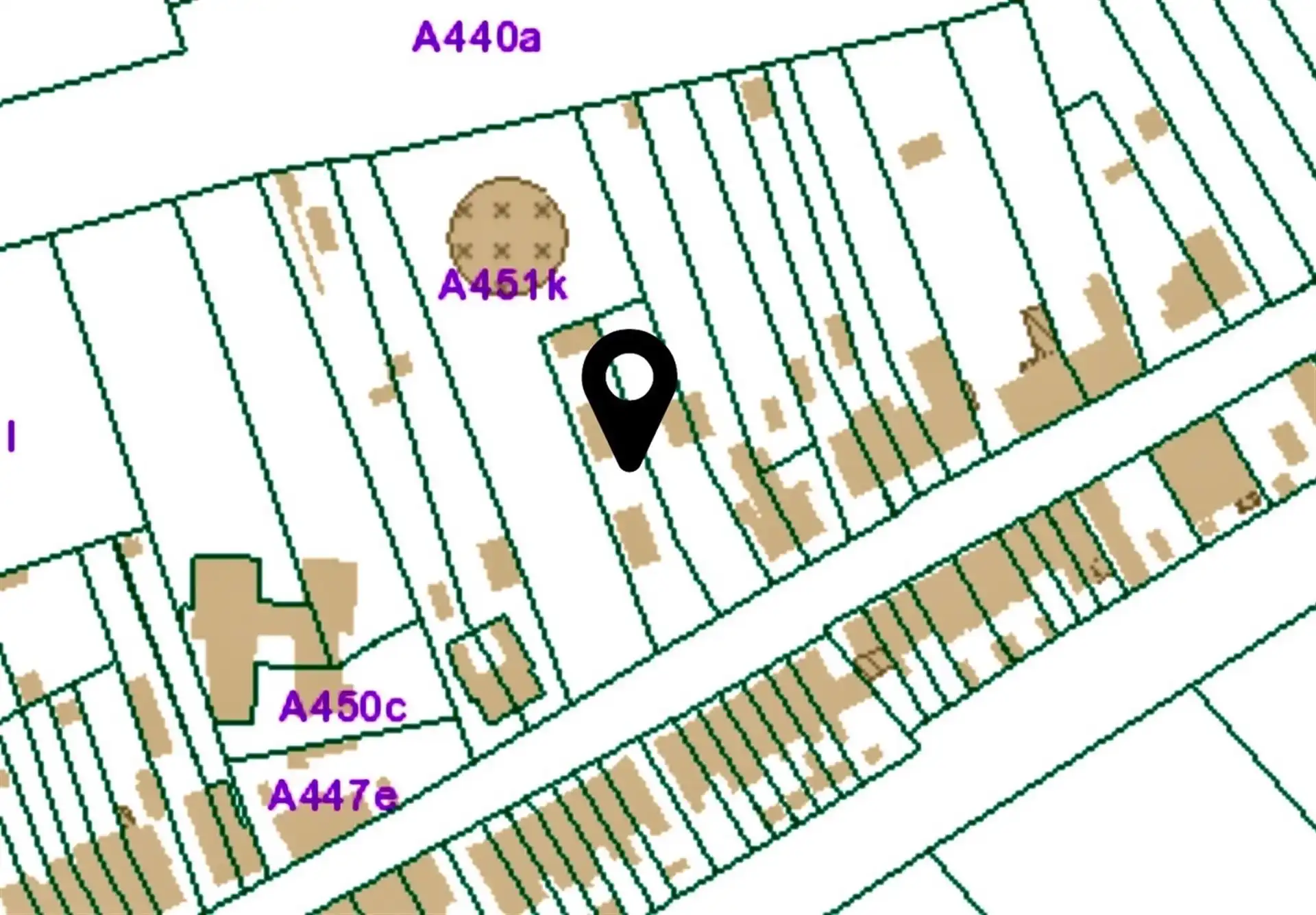 Bouwgrond met 11 garages foto 9