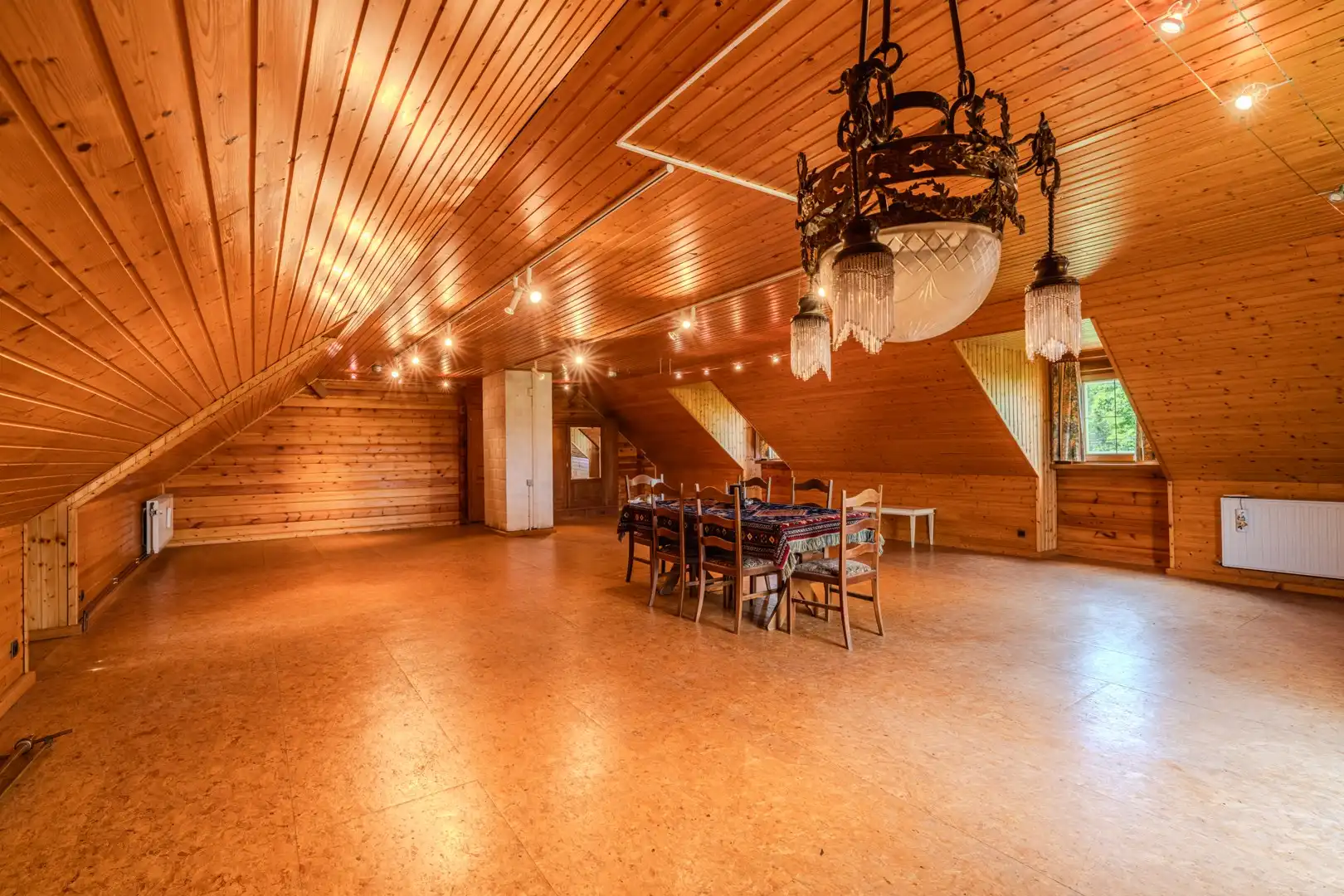 Ruime villa met mooie tuin foto 23