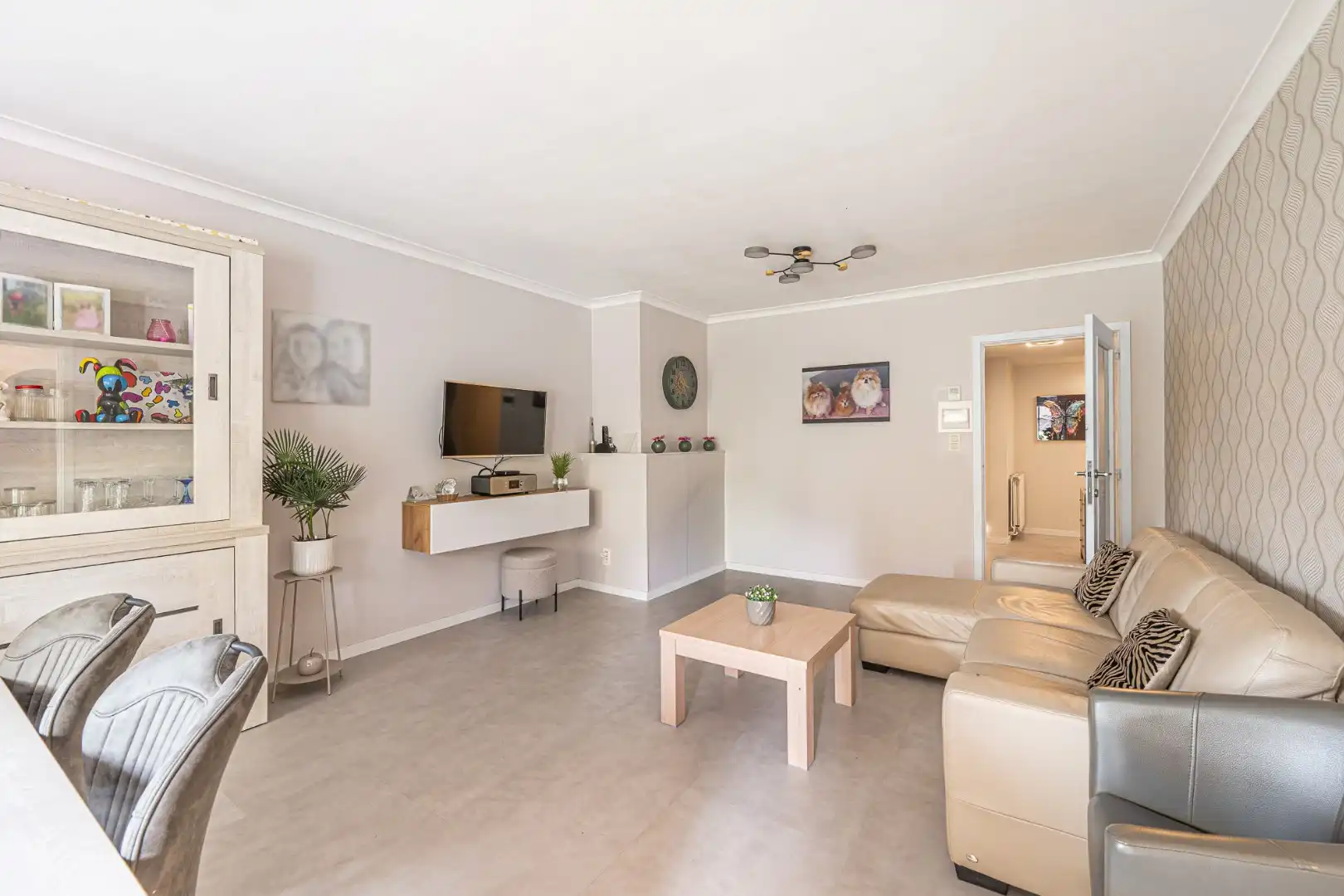 Recent gerenoveerd appartement met 3 slaapkamers, 2 terrassen en garage op centrale ligging met vlotte verbinding in Roeselare foto 3