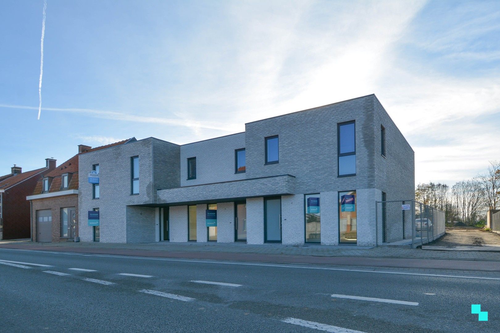 Volleidg afgewerkte nieuwbouwwoning met carport te Sleihage foto {{pictureIndex}}