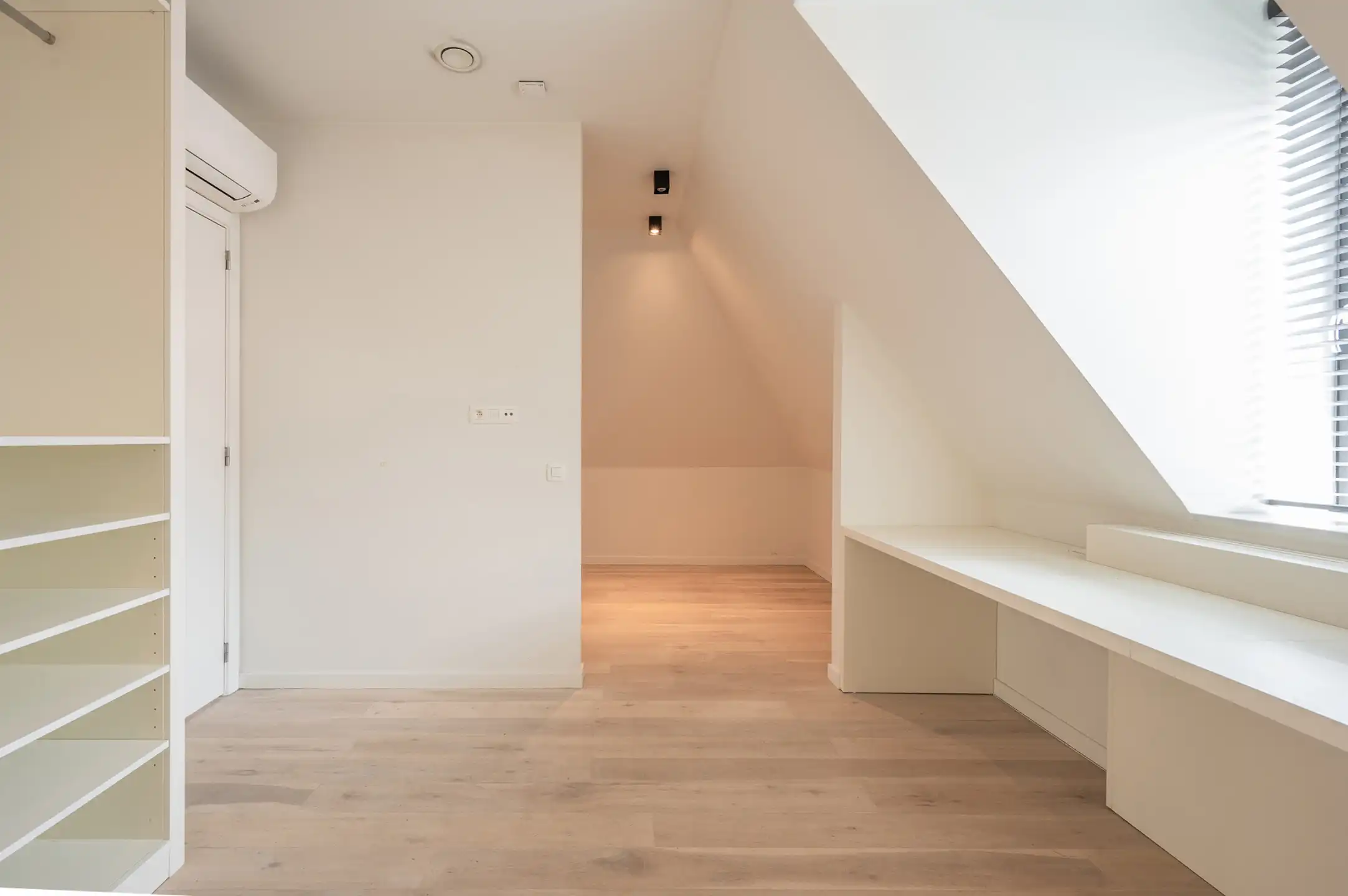 Stijlvol penthouse met 2 slaapkamers en terras – Duinenwater foto 12