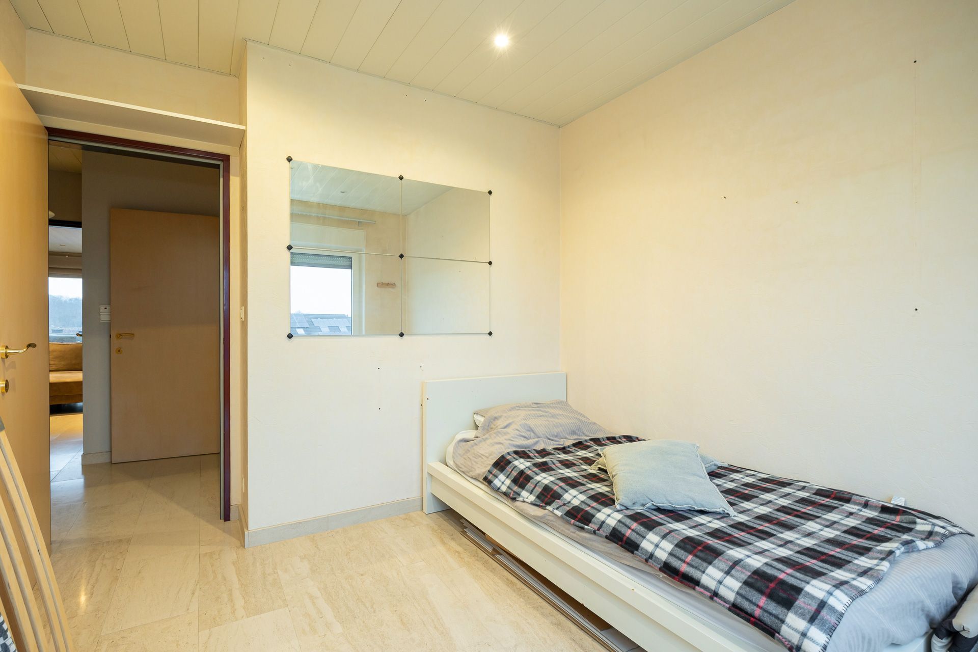 Lichtrijk appartement met drie slaapkamers en terras foto 36