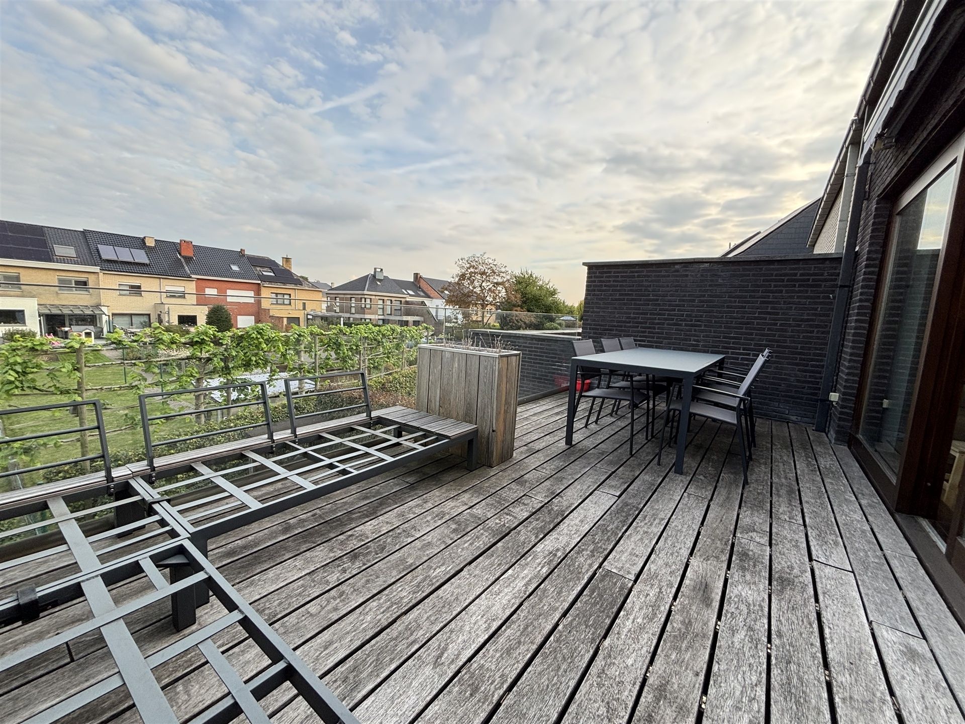 BEZOEKEN VOLZET: Moderne woning met 4 slaapkamers en tuin  foto 9