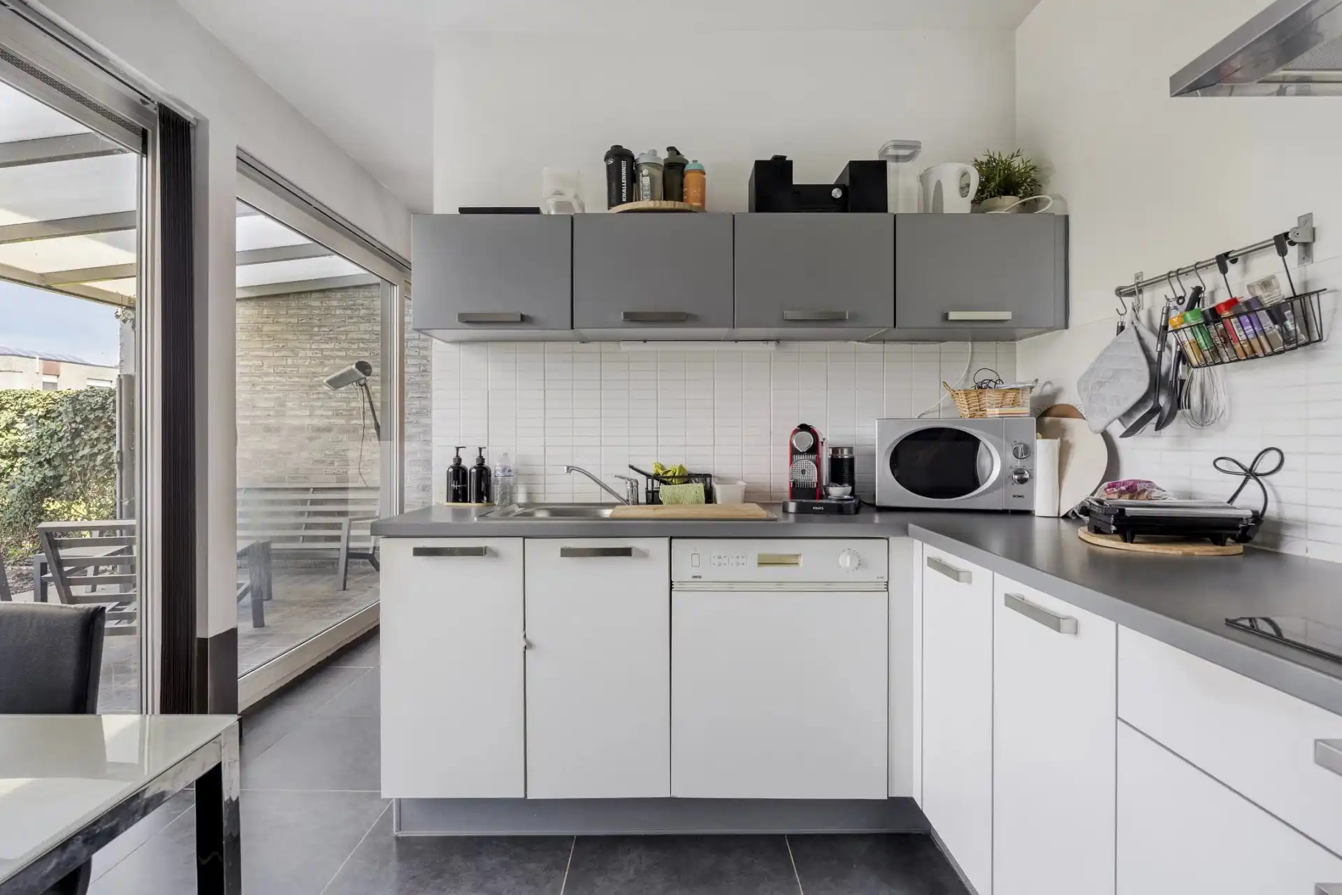 RECENTE MODERNE EN ENERGIEZUINIGE WONING MET 3 SLPK'S EN CARPORT NABIJ CENTRUM foto 11