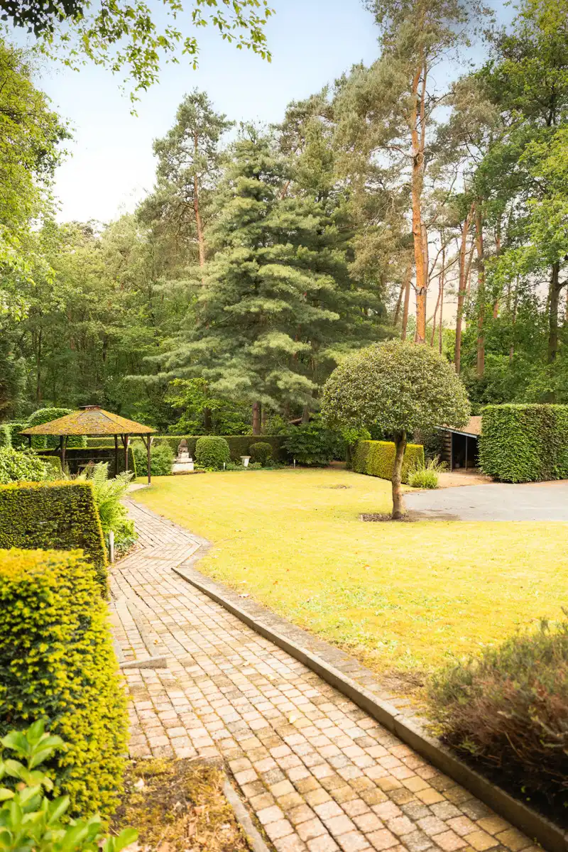 Karaktervolle villa met veel potentieel op een riant perceel foto 21