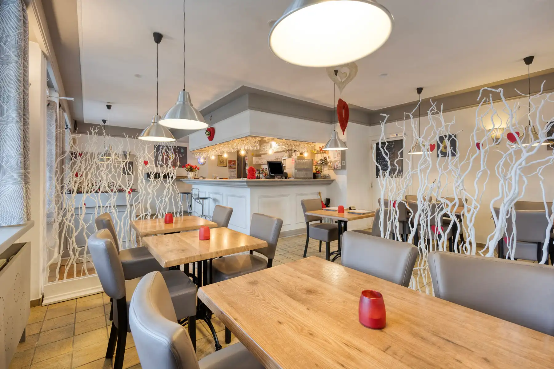 veelzijdig handelshuis met woonst en appartement foto 4