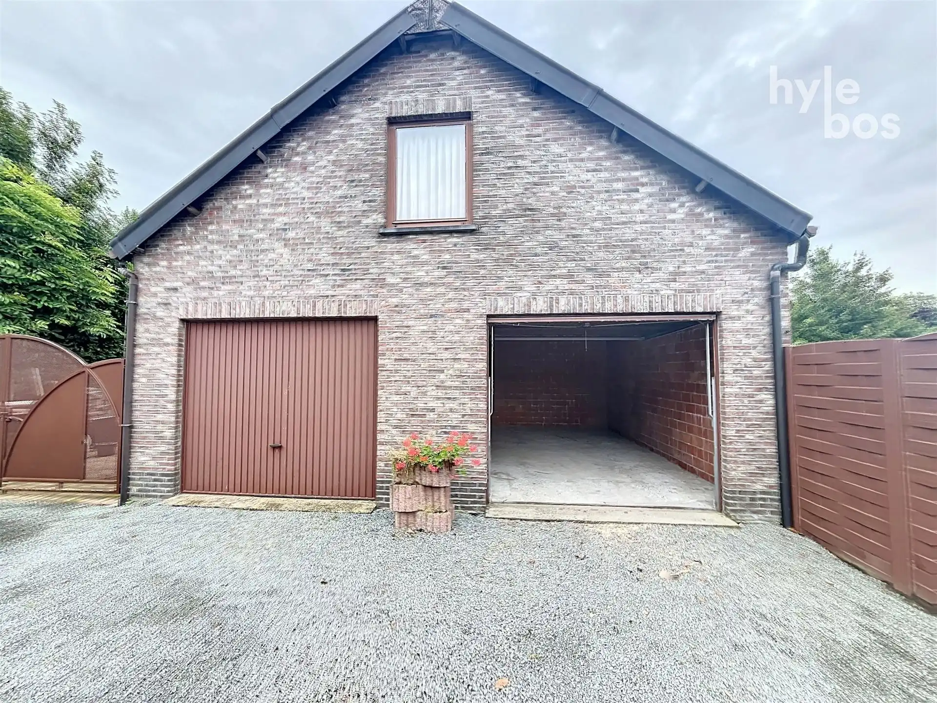Ruim, instapklaar duplex appartement met garage foto 10