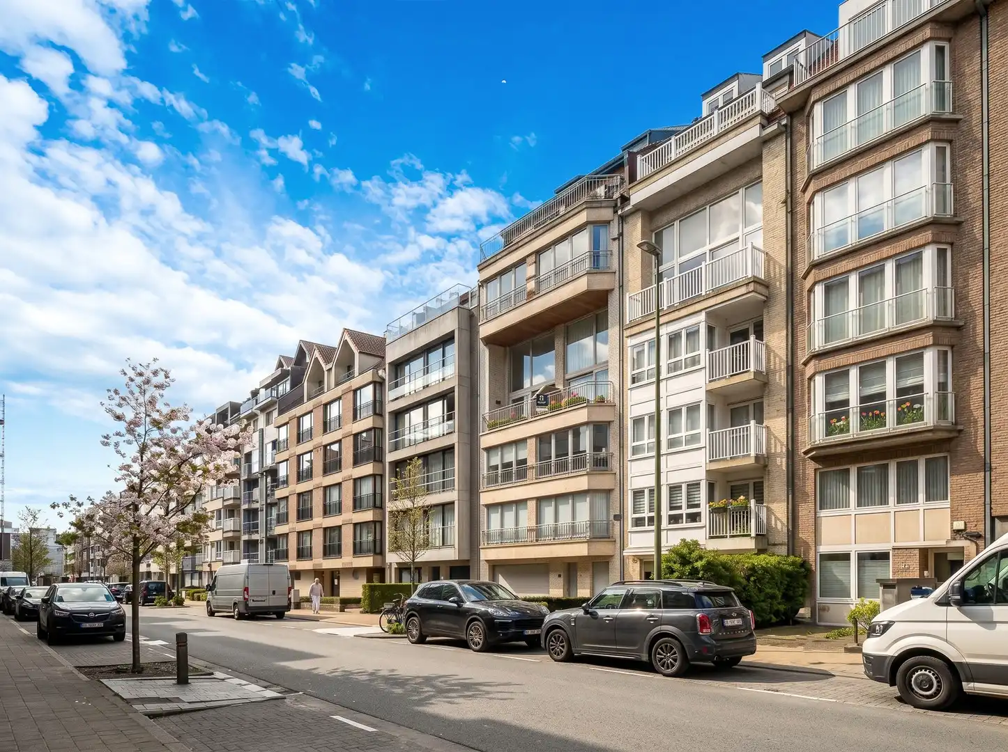 Lichtrijk mezzanine-appartement met 3 slaapkamers op topligging. foto 3