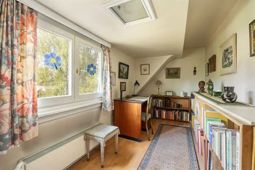 Klassieke te renoveren villa op een mooi hoekperceel in wijk "Hertebos" foto 14