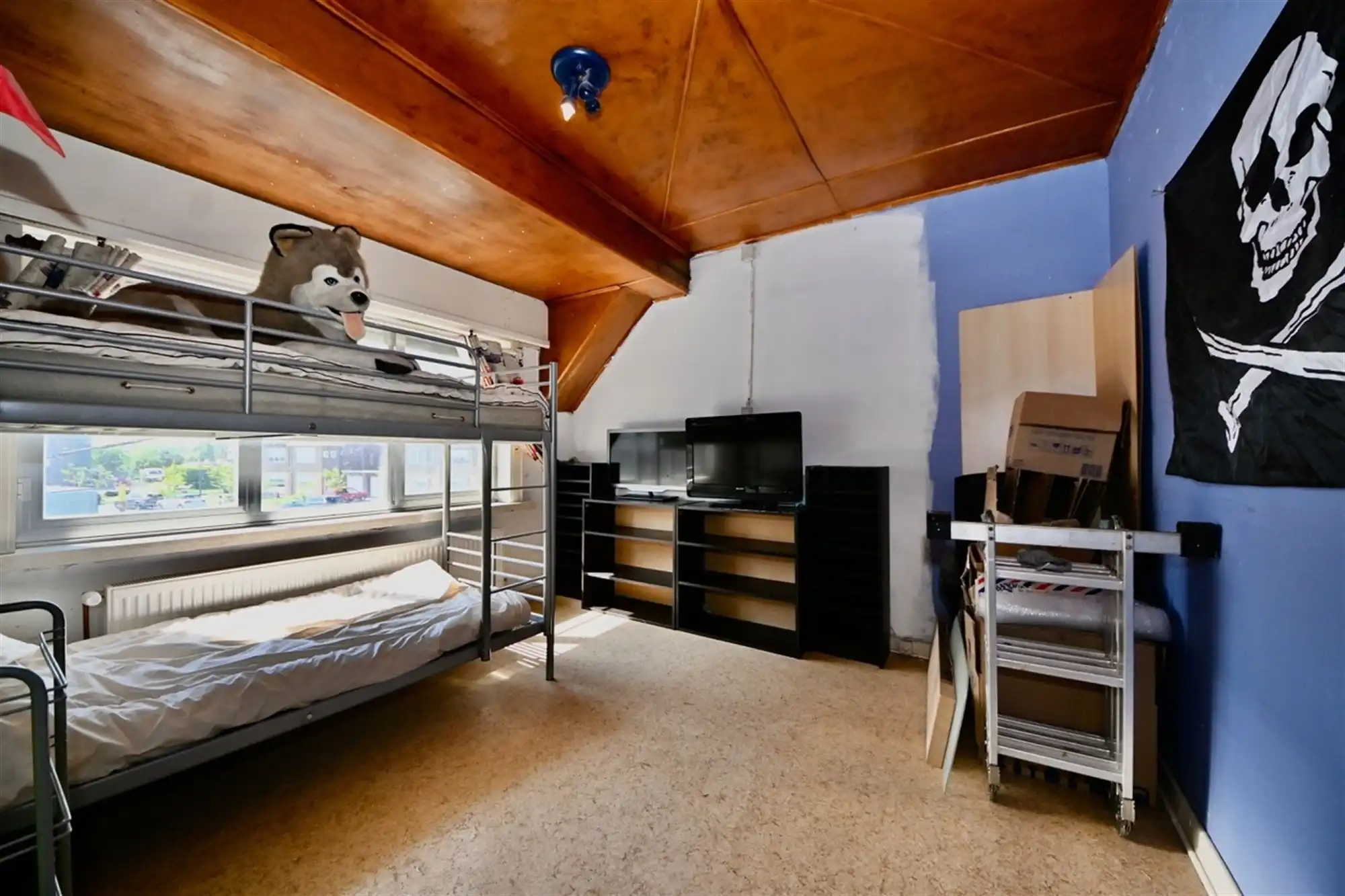 Te renoveren woning met 3 slaapkamers, garage en tuin.  foto 13