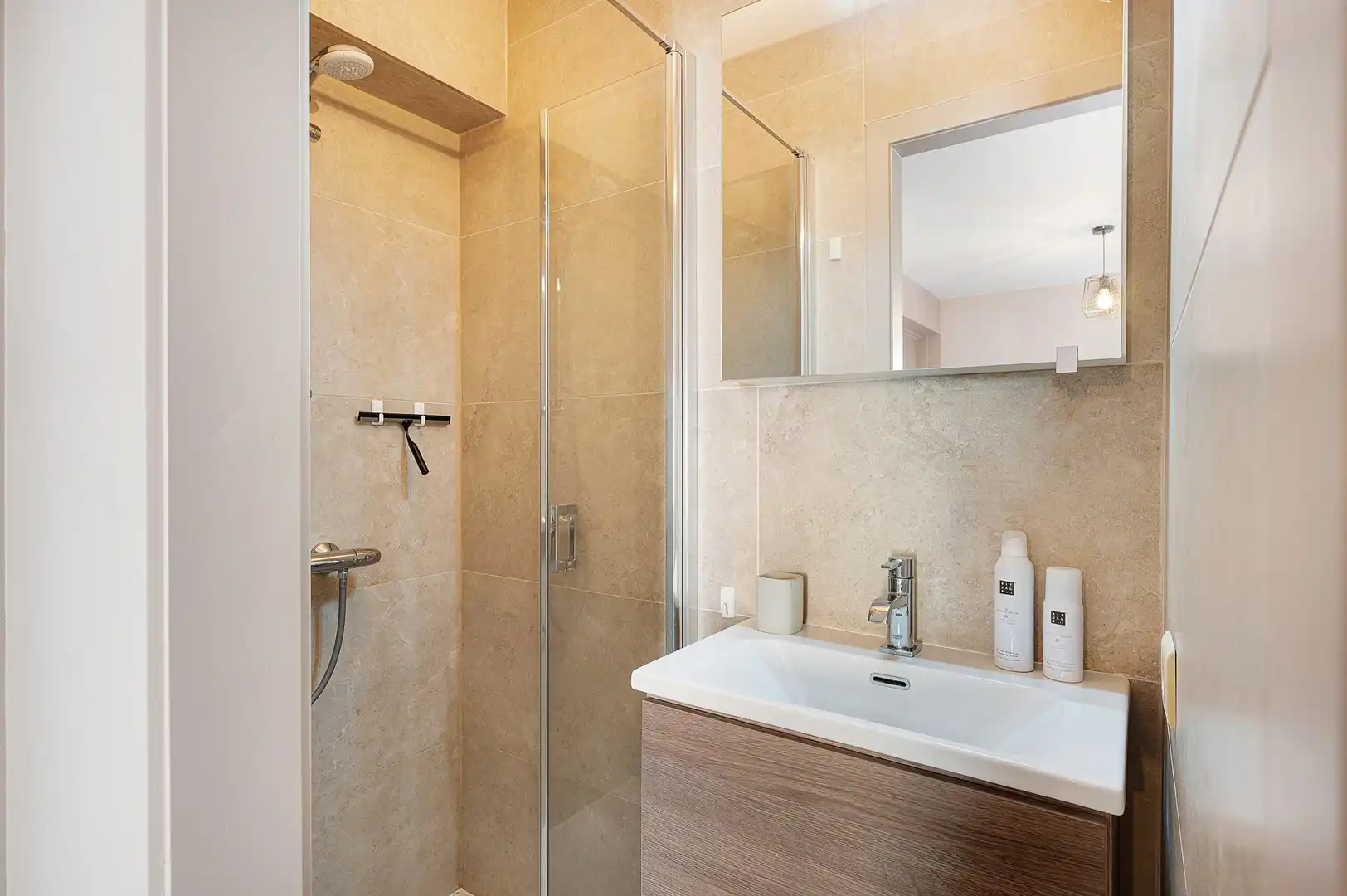 Ruim 2-slaapkamerappartement met twee terrassen nabij de zee. foto 22