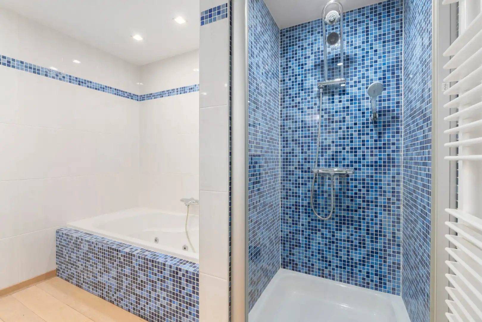 RUIM DUPLEX APPARTEMENT MET 4 SLAAPKAMERS foto 11