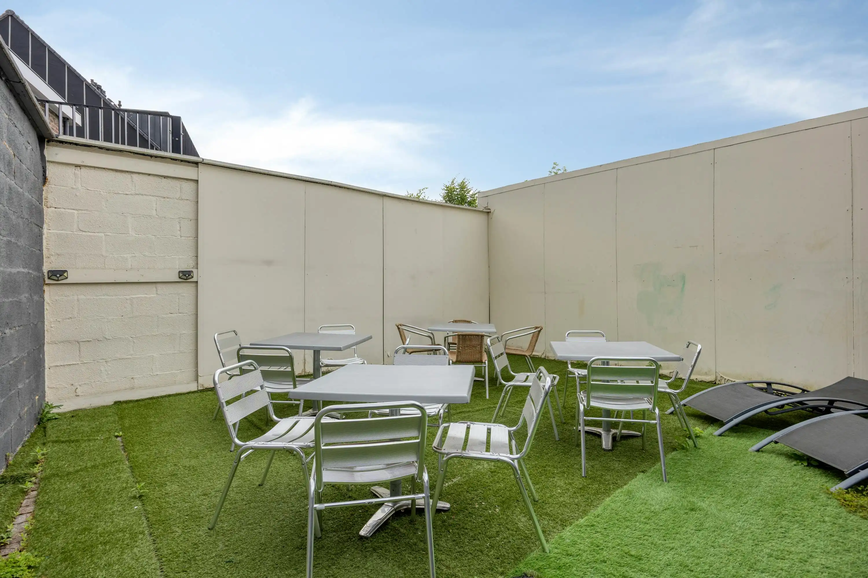 Handelsgelijkvloers met appartement op de markt in Ternat foto 10