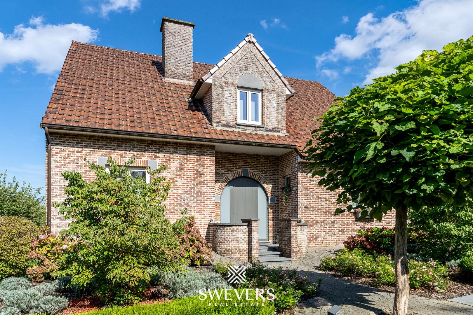 Residentieel gelegen en gerenoveerde landelijke woning van 300m² met grote veranda foto 43