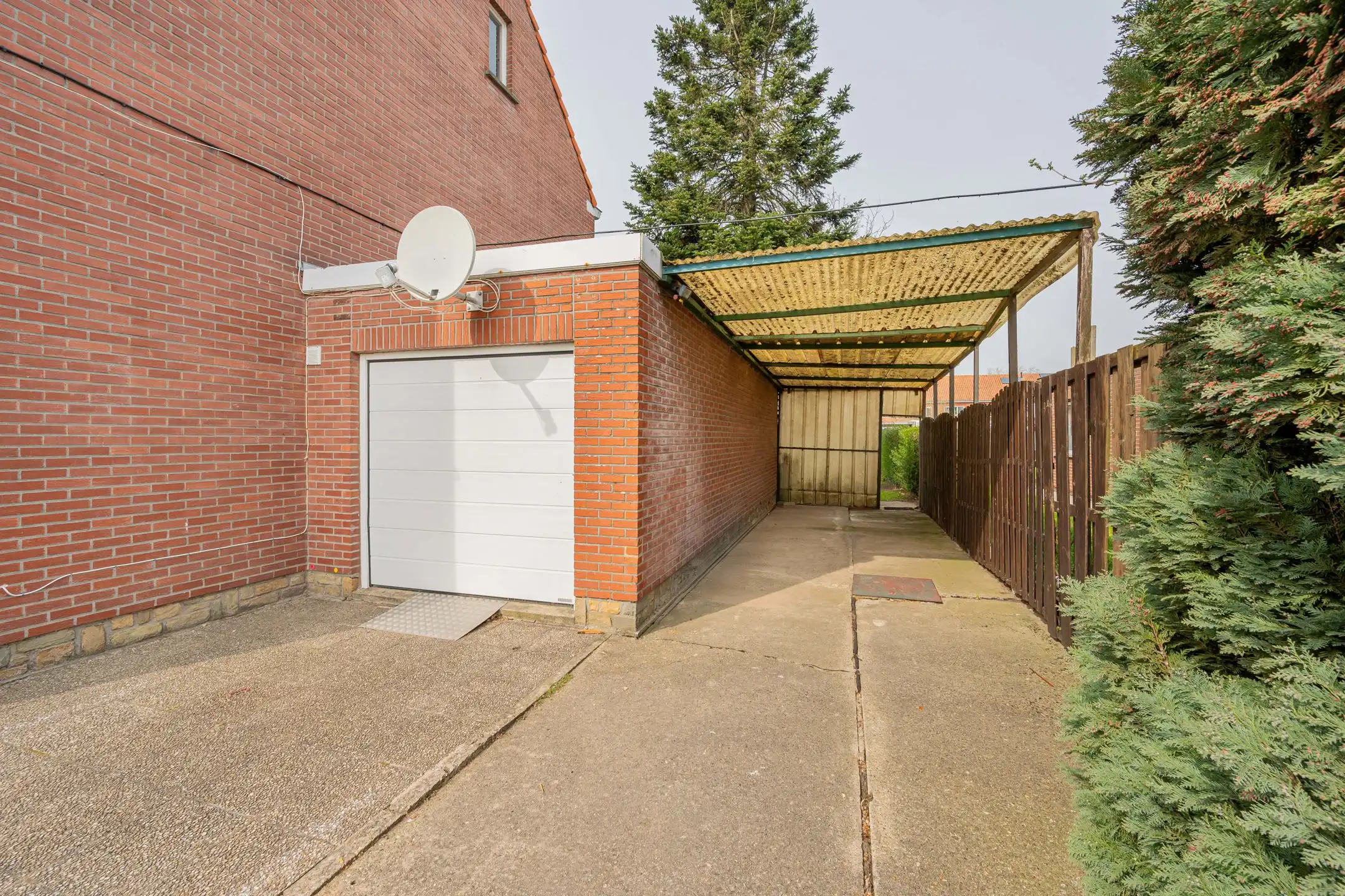 Te moderniseren HOB met garage en tuin foto 23