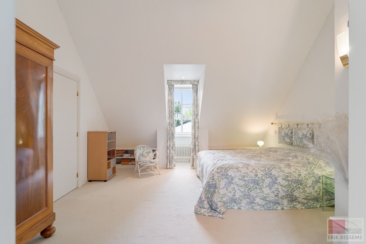 Prachtige vrijstaande villa met Franse allure, gelegen op een royaal perceel van 1.211 m², biedt een riante woonoppervlakte van 309 m² foto 19