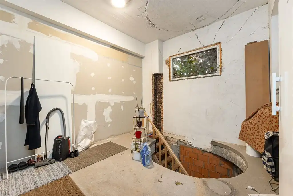 Magazijn met woning foto 10