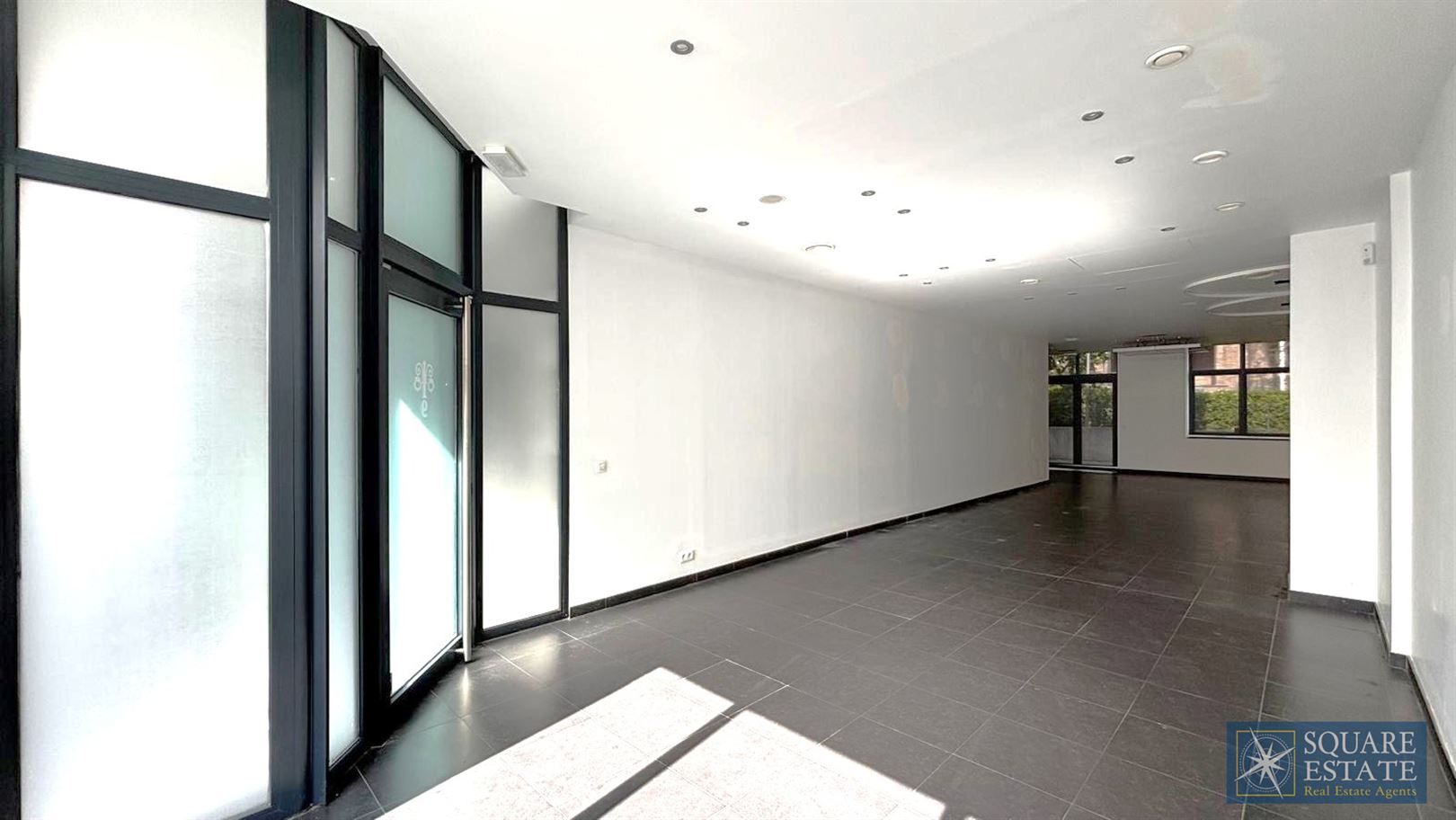 Winkelruimte op de Markt van Wemmel foto 5