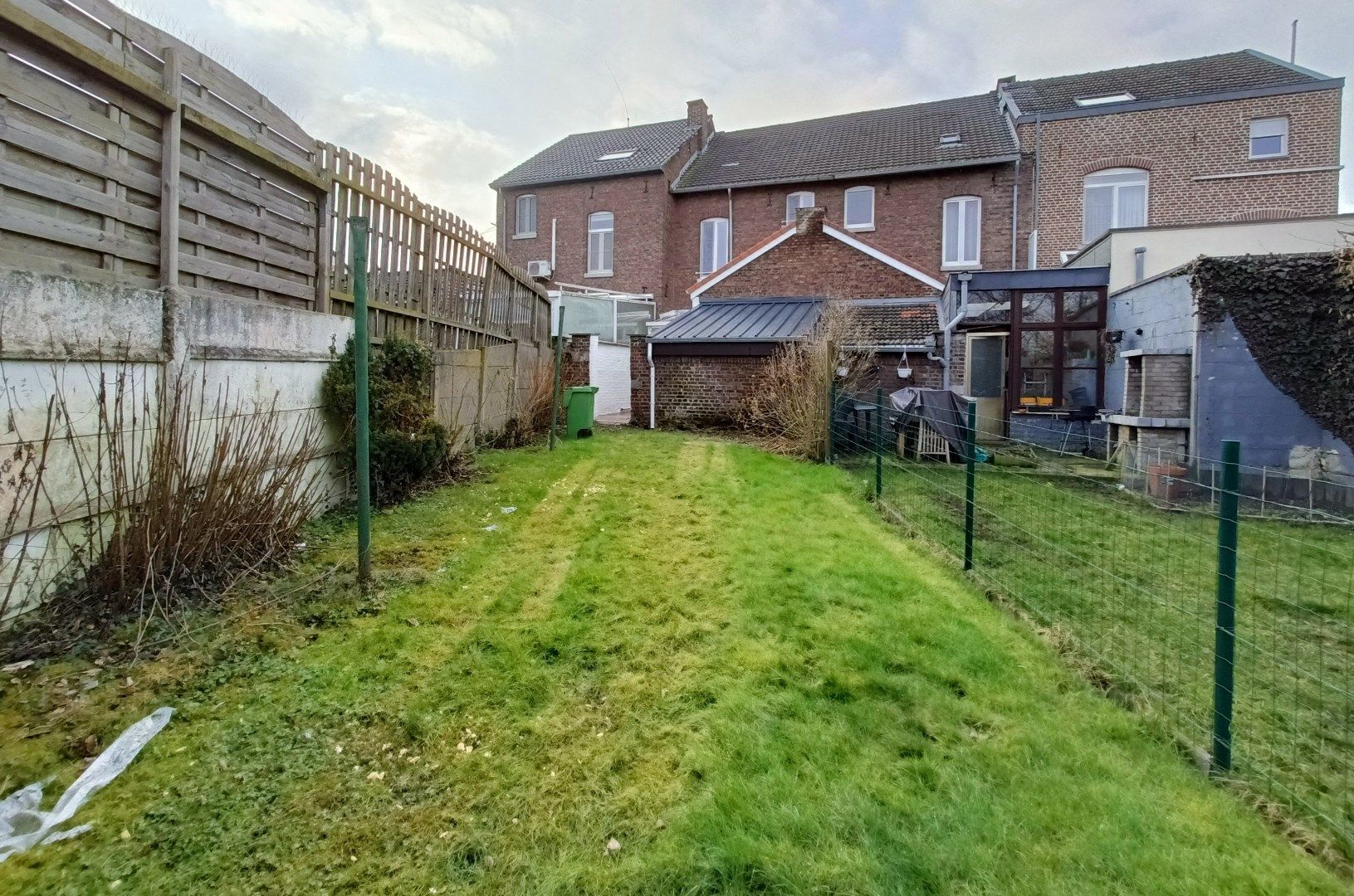 VERNIEUWDE RIJWONING MET STADSTUIN foto 8