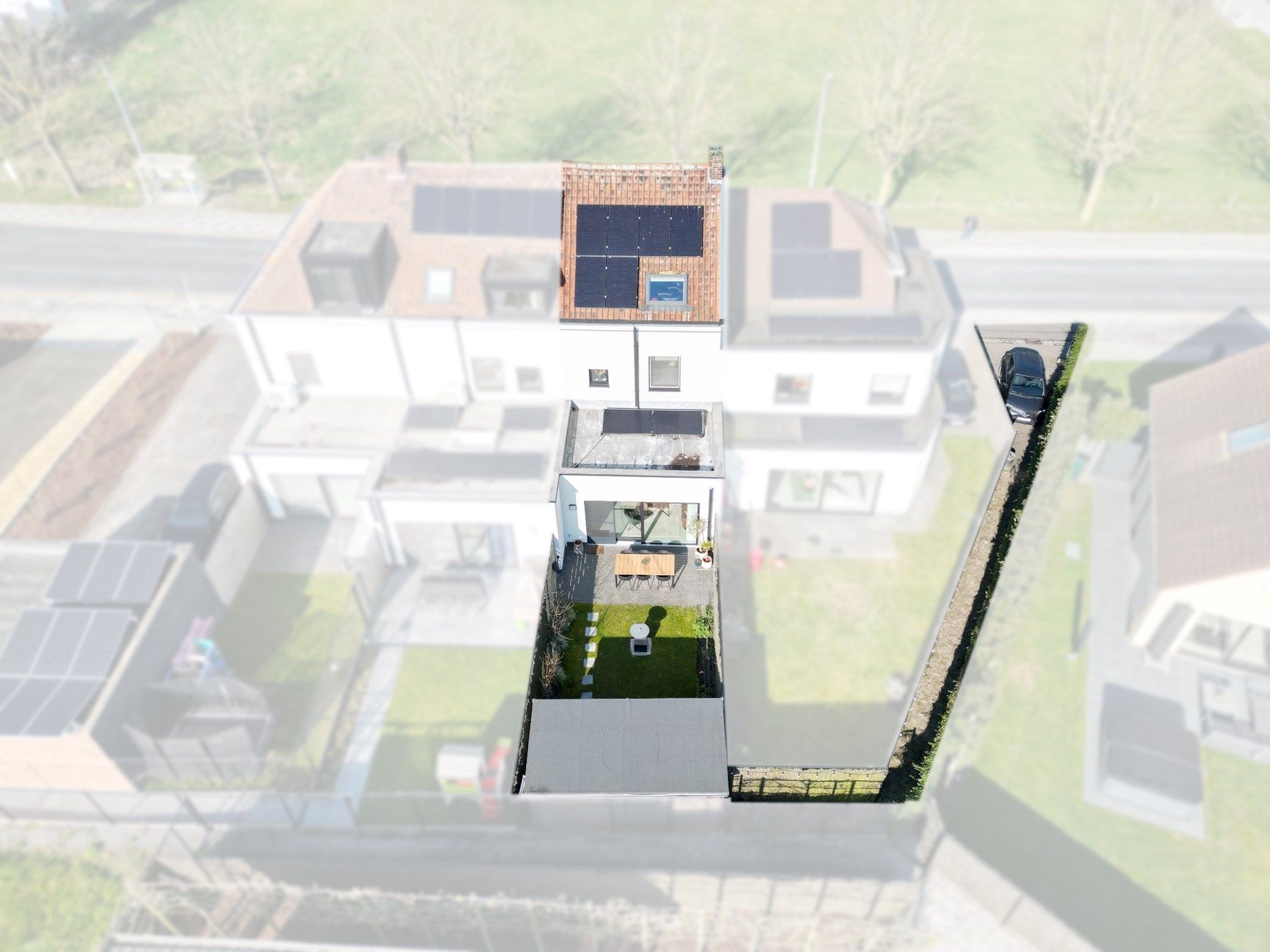 PRACHTIG VERNIEUWDE WONING MET AUTOSTAANPLAATS foto 4