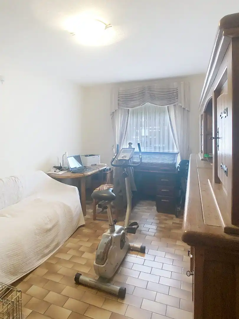 Alleenstaande woning met 3 slaapkamers,  inpandige garage, op 1744m² en zicht op de velden foto 14