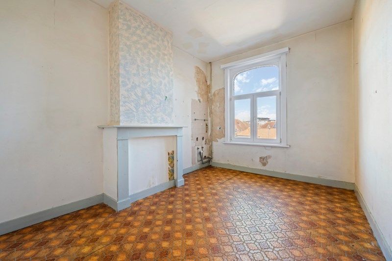 Te renoveren stadswoning met uitweg achteraan! foto 11