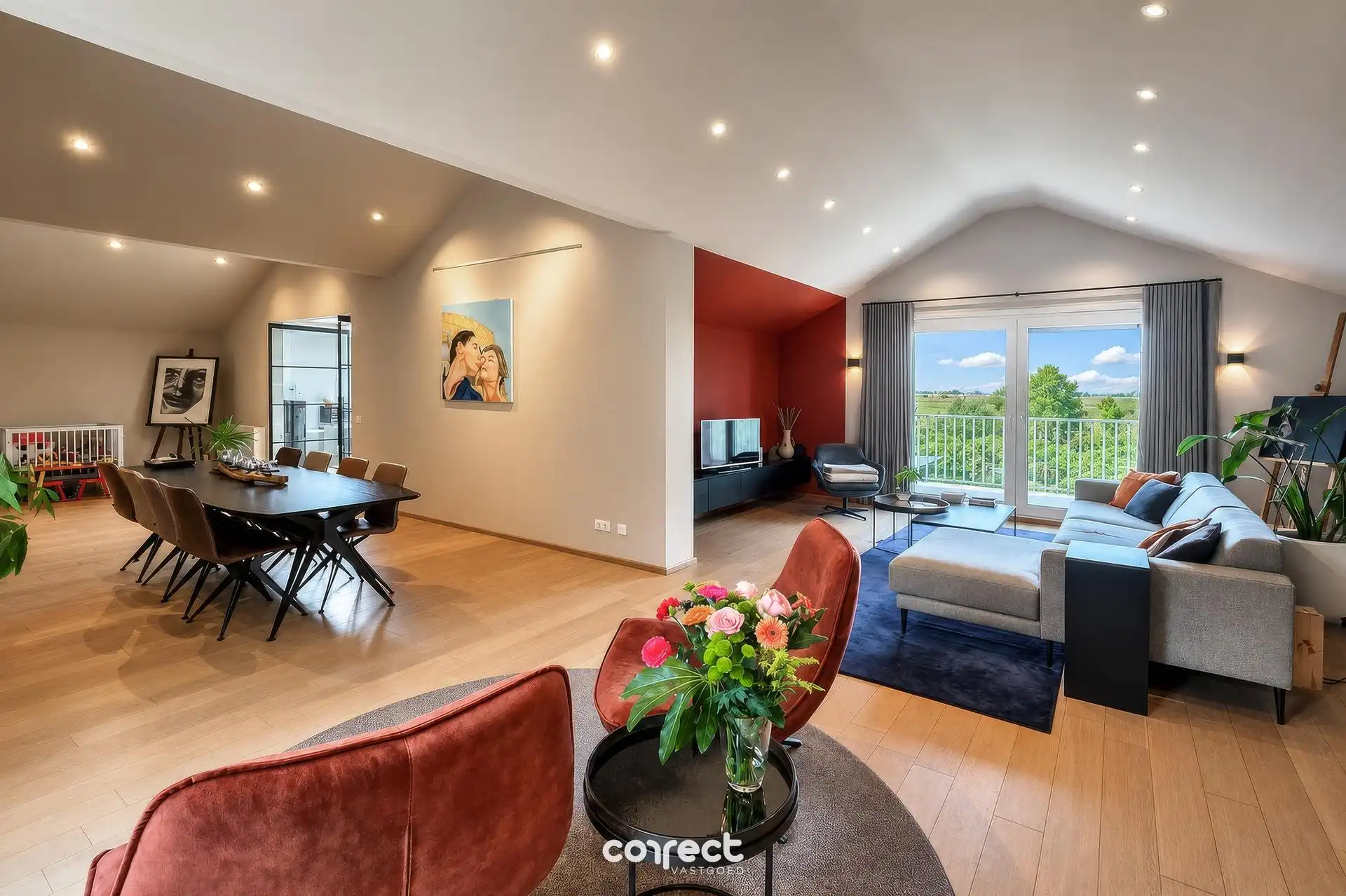 Exclusieve penthouse van ca. 225 m² waar luxe, ruimte en comfort perfect samenkomen. foto {{pictureIndex}}