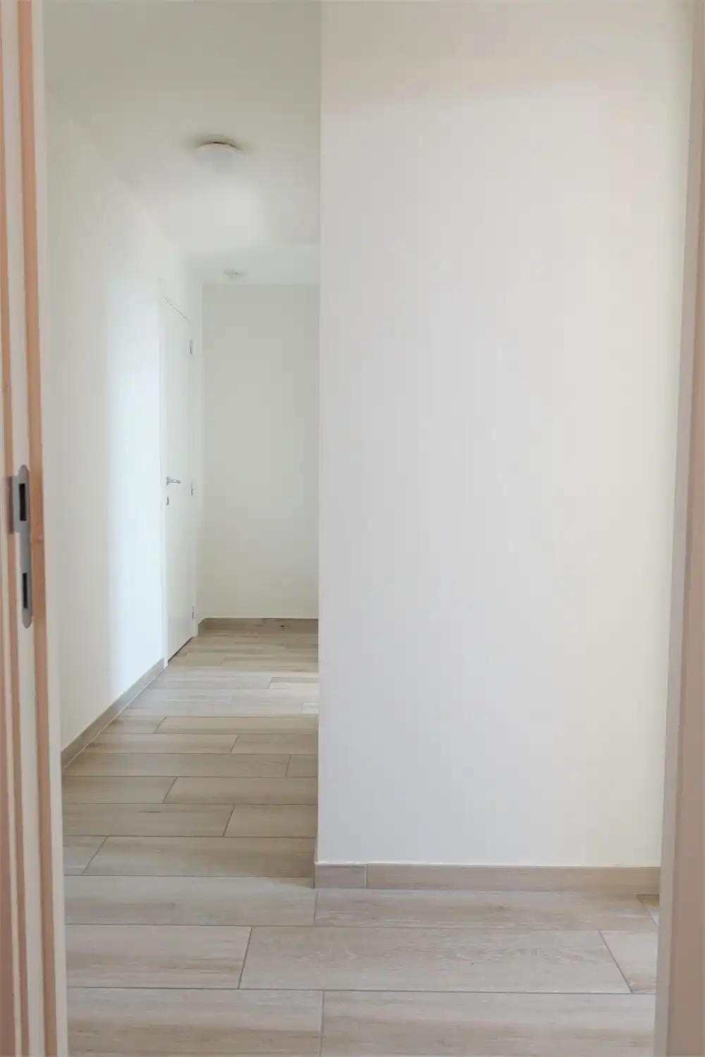 Centraal gelegen appartement met zicht op de vaart ,2 slaapkamers, terras en afgesloten staanplaats. foto 9