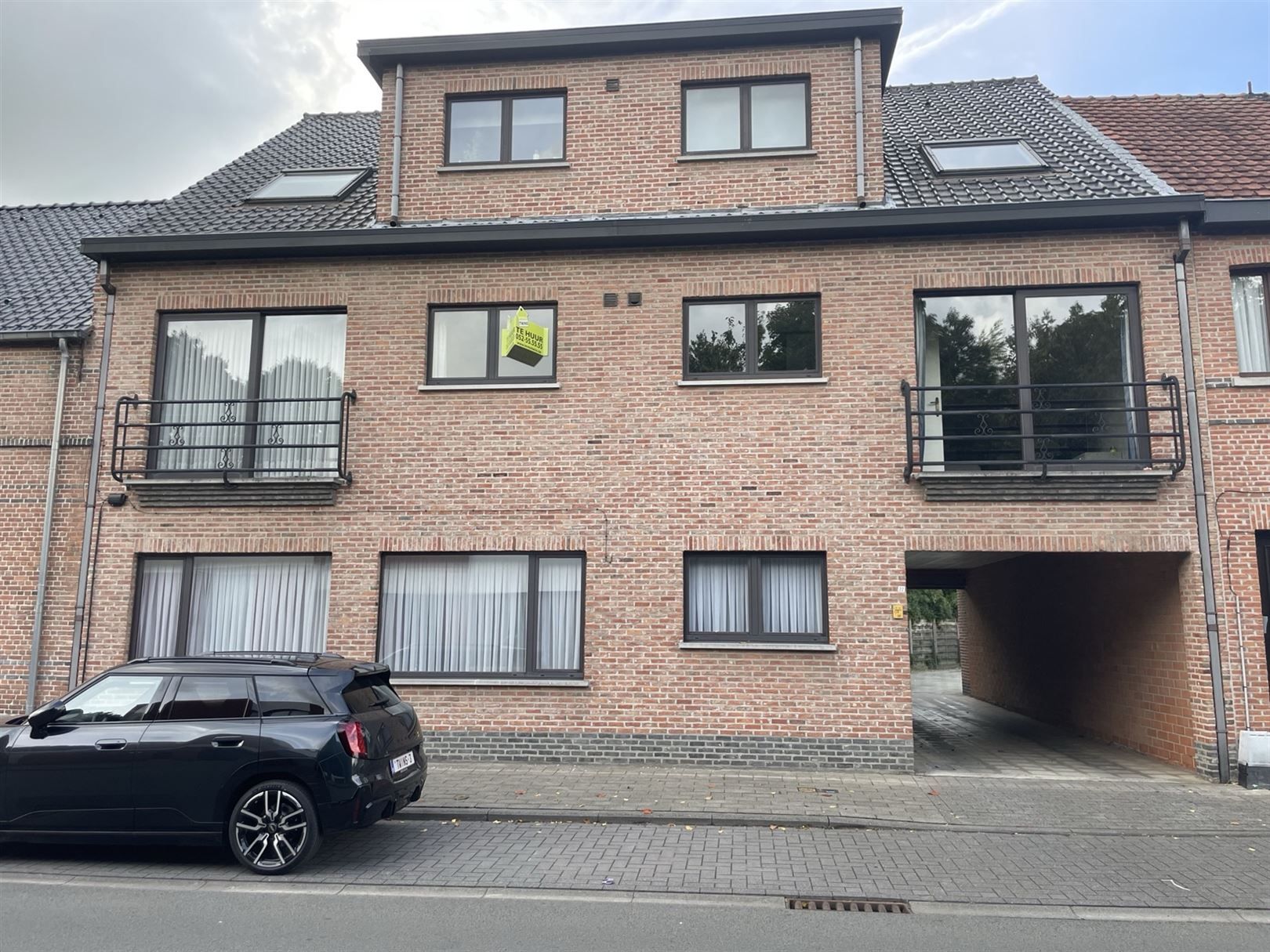 Gezellig 2sllpk-appartement op 1ste verdieping te Sint-Gillis bij Dendermonde foto {{pictureIndex}}