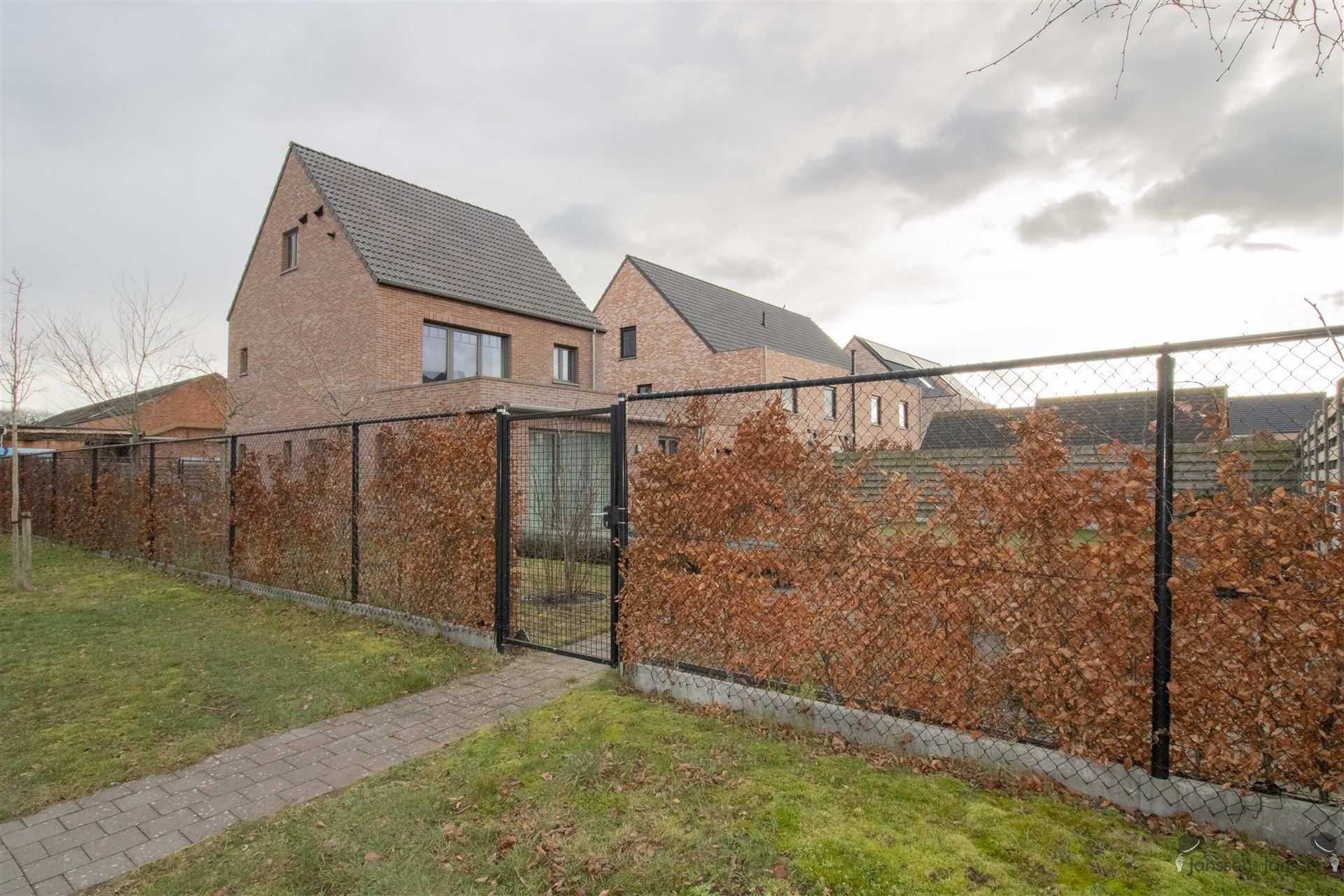 Rustig gelegen recente woning met min. 4 slaapkamers op 470 m².  foto 3