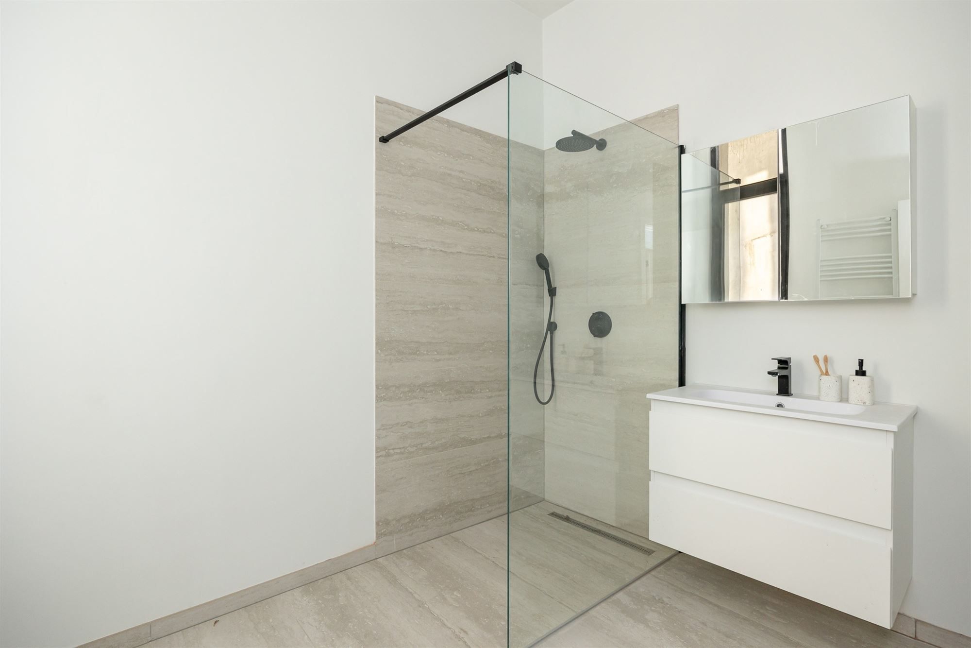 Prachtige gerenoveerde woning, ideaal ook als investering foto 15