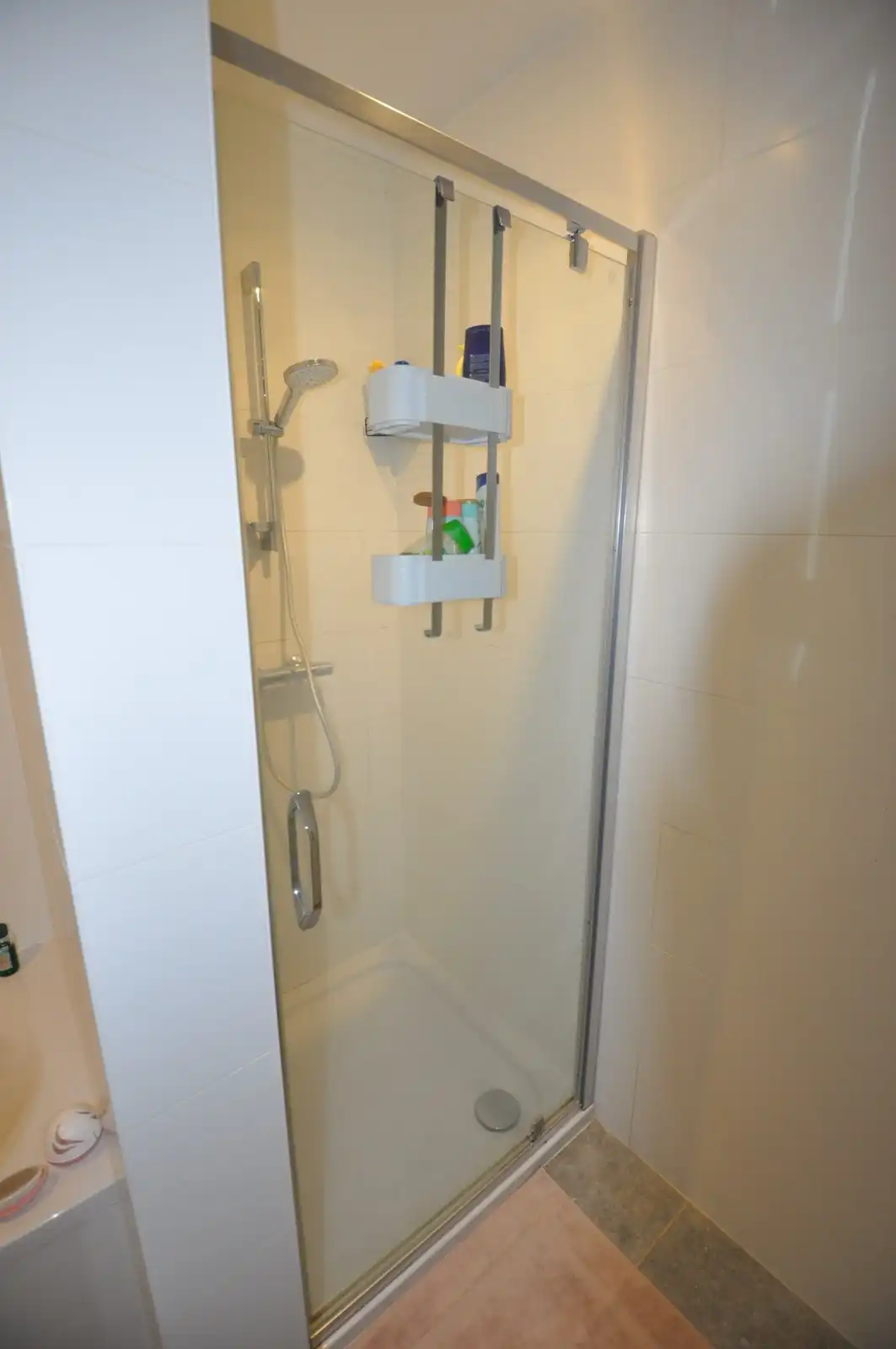 Stijlvol appartement met private autostaanplaats foto 15