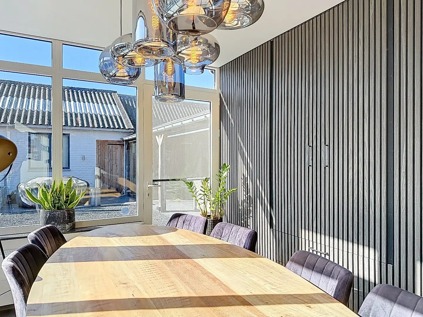 Instapklare twee-onder-een-kapwoning met uitbouw, luxe overkapping en zonnige tuin op het westen  foto 11