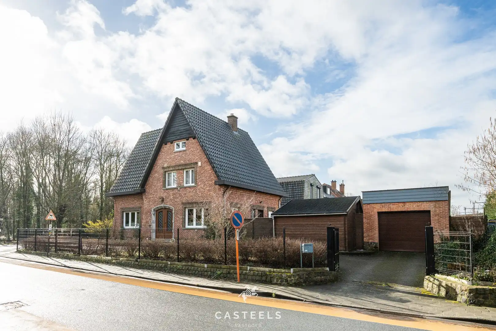 Hoofdfoto van de publicatie: Ruime gezinswoning met zonnige tuin te koop in Lokeren