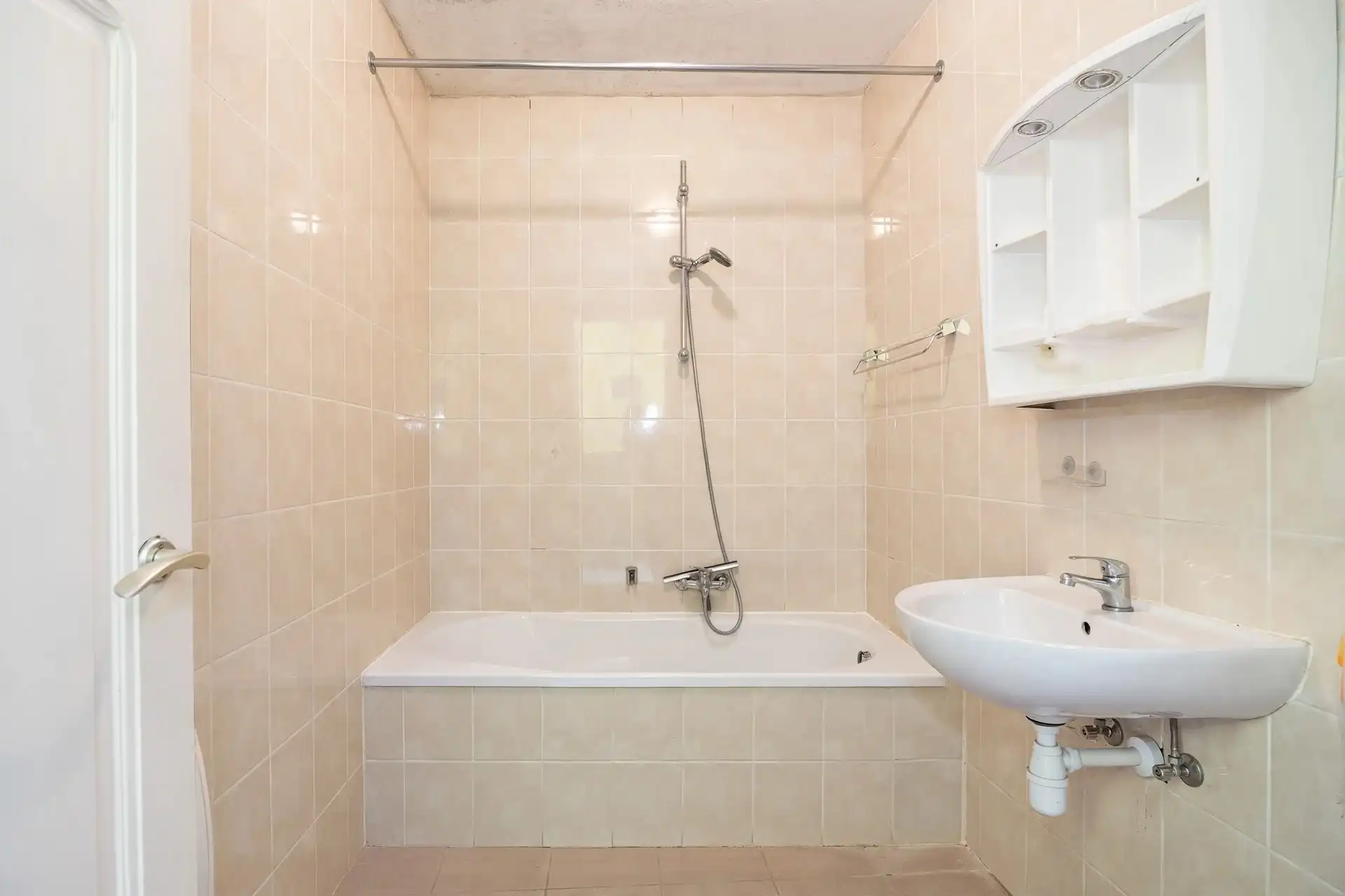 Uitstekend gelegen starterswoning met 2 tot mogelijks 3 slaapkamers en tuin foto 6
