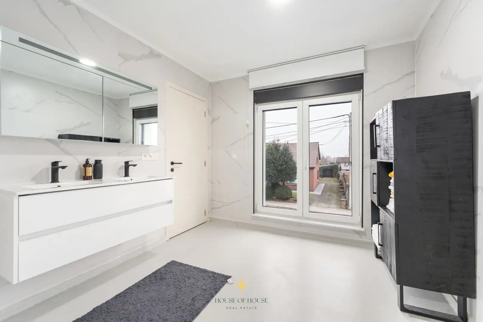 Instapklare, gerenoveerde woning in een rustige buurt met grote zonnige tuin foto 12