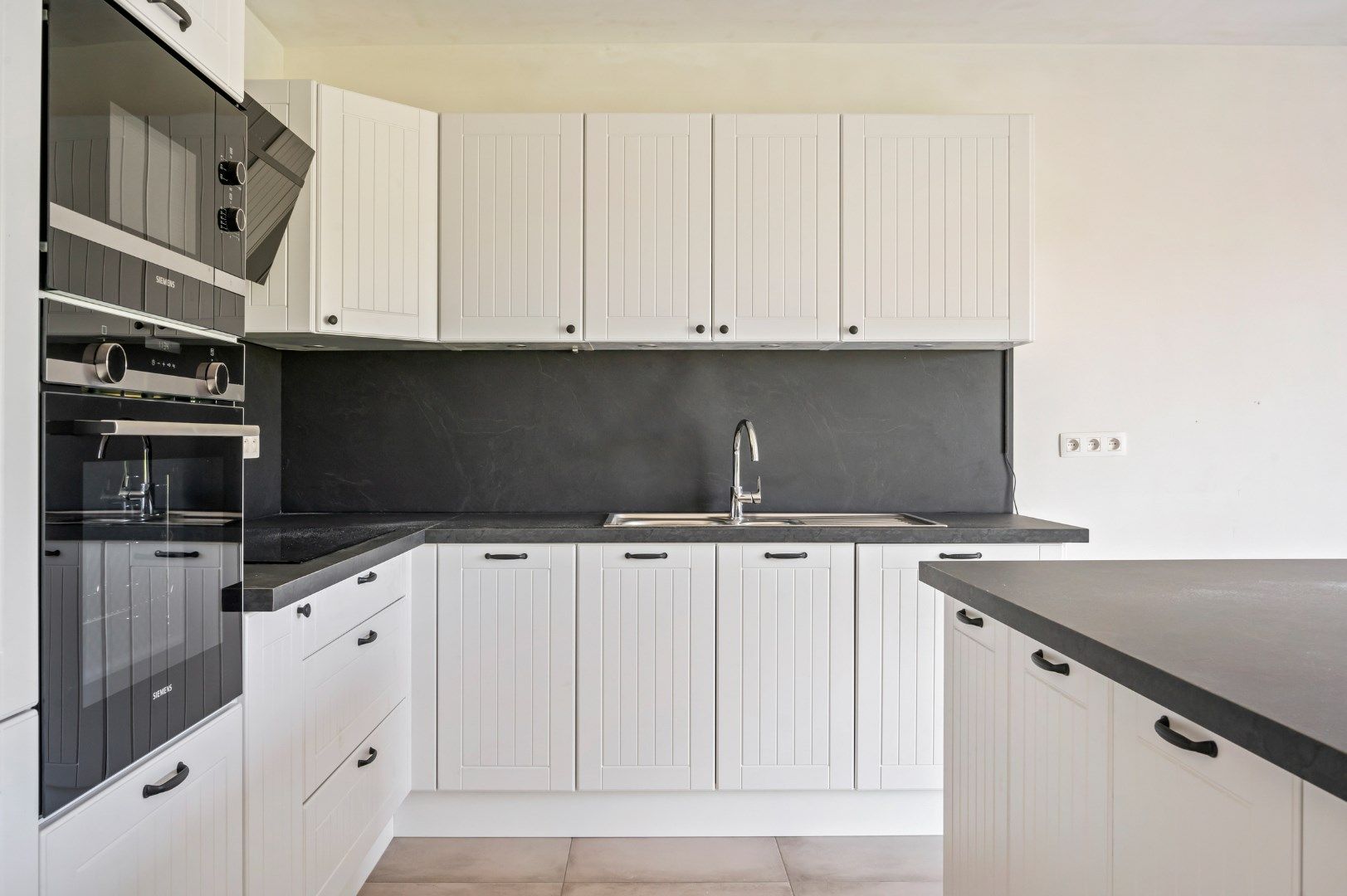 NIEUWBOUWAPPARTEMENT MET EPC A, 3 SLPKS EN 2 ZONGERICHTE TERRASSEN foto {{pictureIndex}}