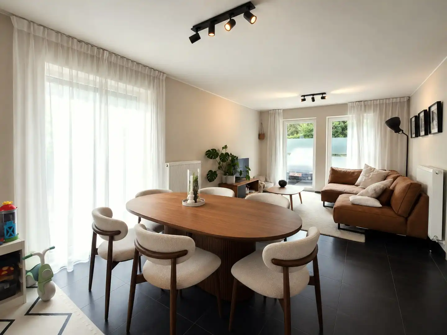ZEER ENERGIEZUINIGE HOB IN CENTRUM LOTENHULLE MET 3 SLPKS, DUBBELE CARPORT & TUIN foto 3