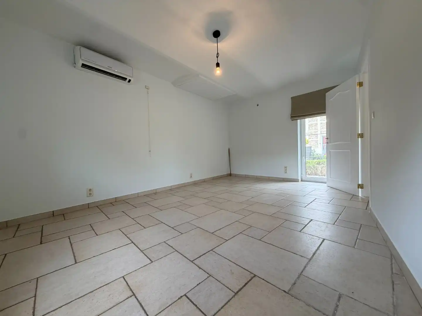 Bijzonder charmante benedenwoonst met 1 slaapkamer, veranda, terras en twee autostandplaatsen foto 23