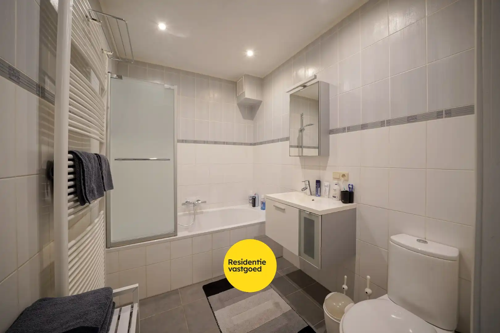 Ruime bel-étage woning met tuin en garage op rustige ligging te Bredene foto 23