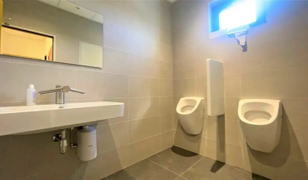 Vernieuwde kantoorruimtes te huur op zichtlocatie te Deurne  foto 9