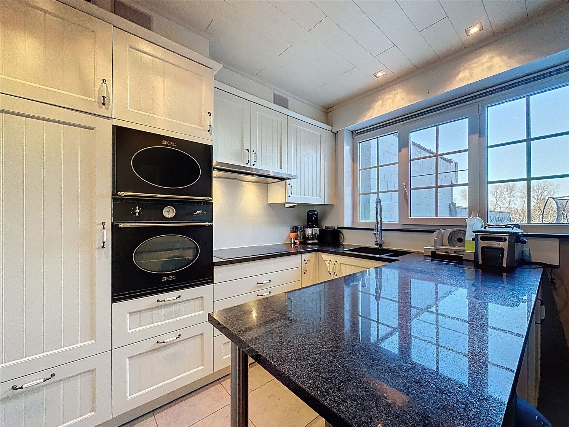 Half open bebouwing met 5 slaapkamers, garage en zicht op groen. foto 2