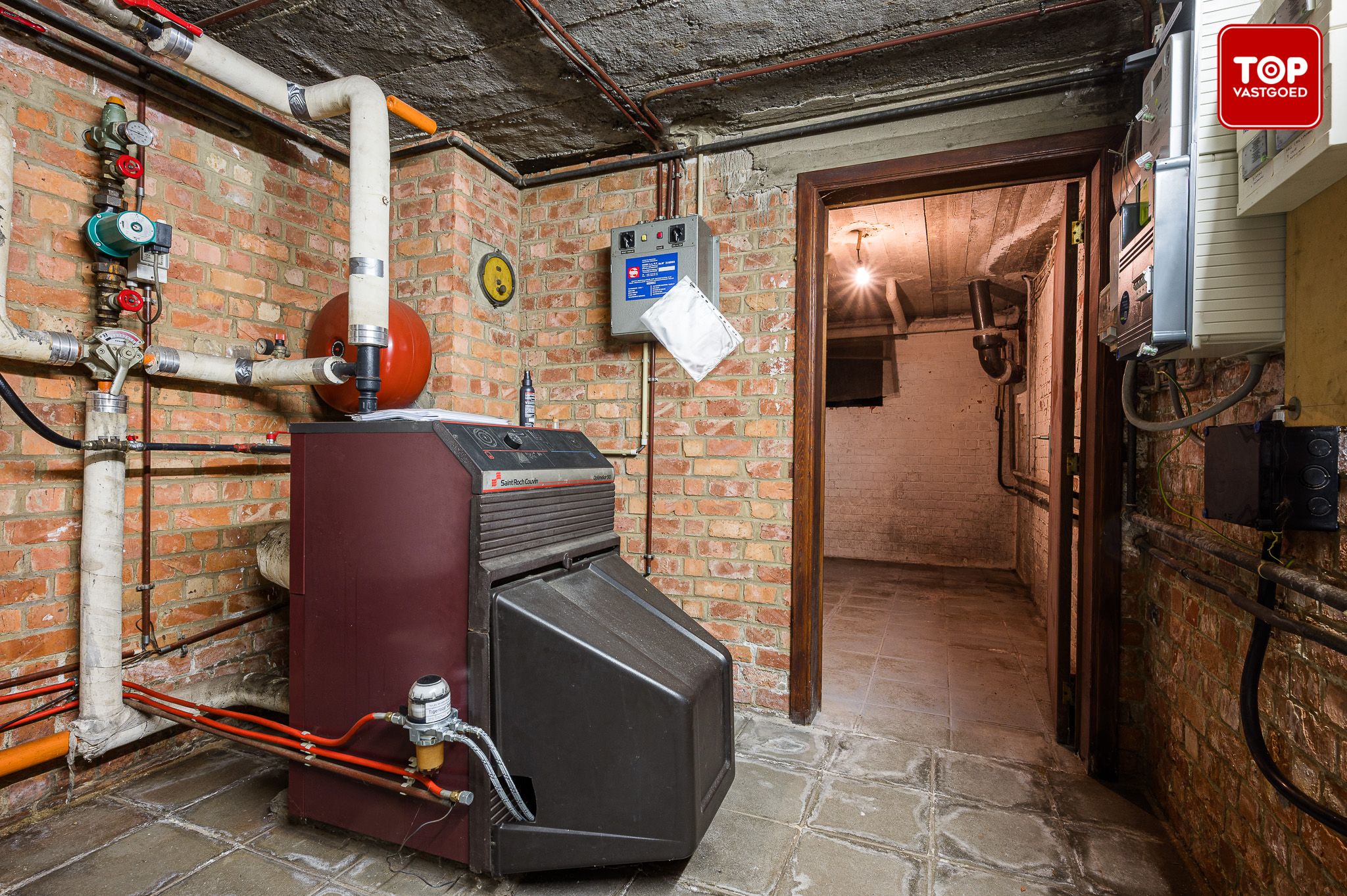Ruime op te frissen gezinswoning met 4 slaapkamers,  zonnige tuin en garage. foto 21