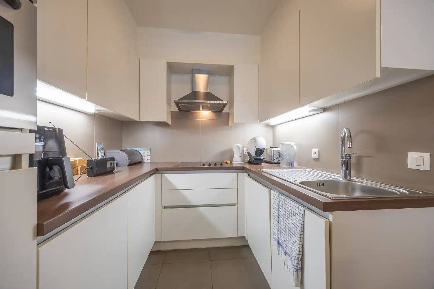 Instapklaar gelijkvloers appartement met 2 slaapkamers en ruim terras in het centrum van Middelkerke foto 9