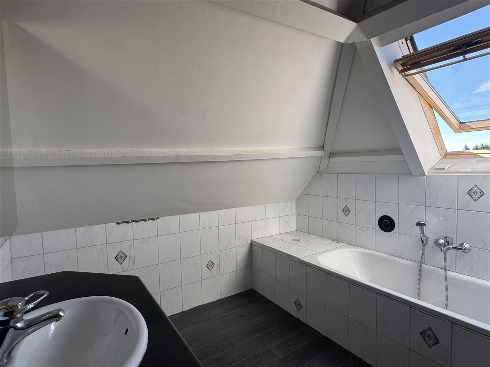 Ruime stapelwoning met 2 slaapkamers en garage foto 15