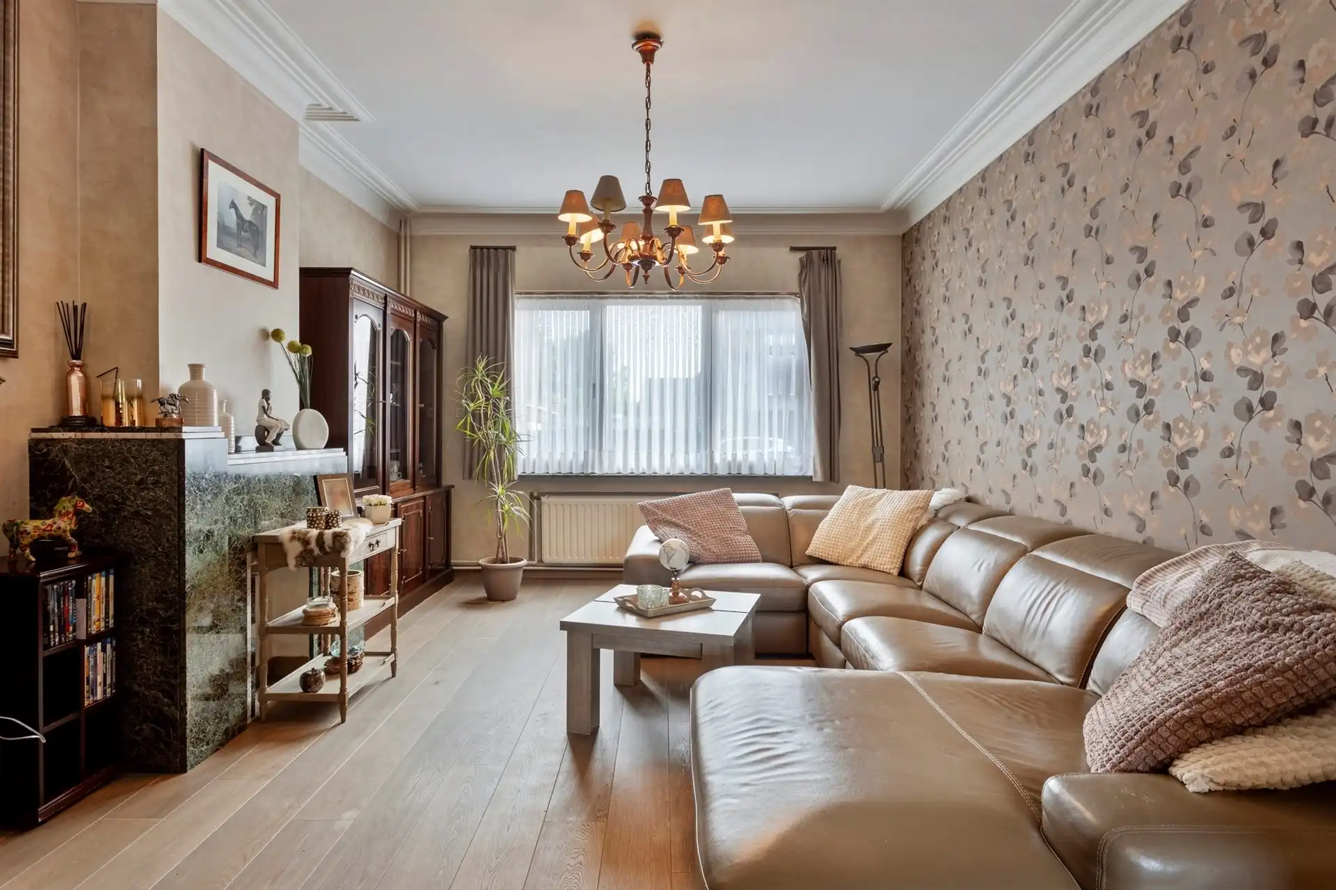 Woning met handelsruimte op commerciële topligging te Mazenzele foto 5