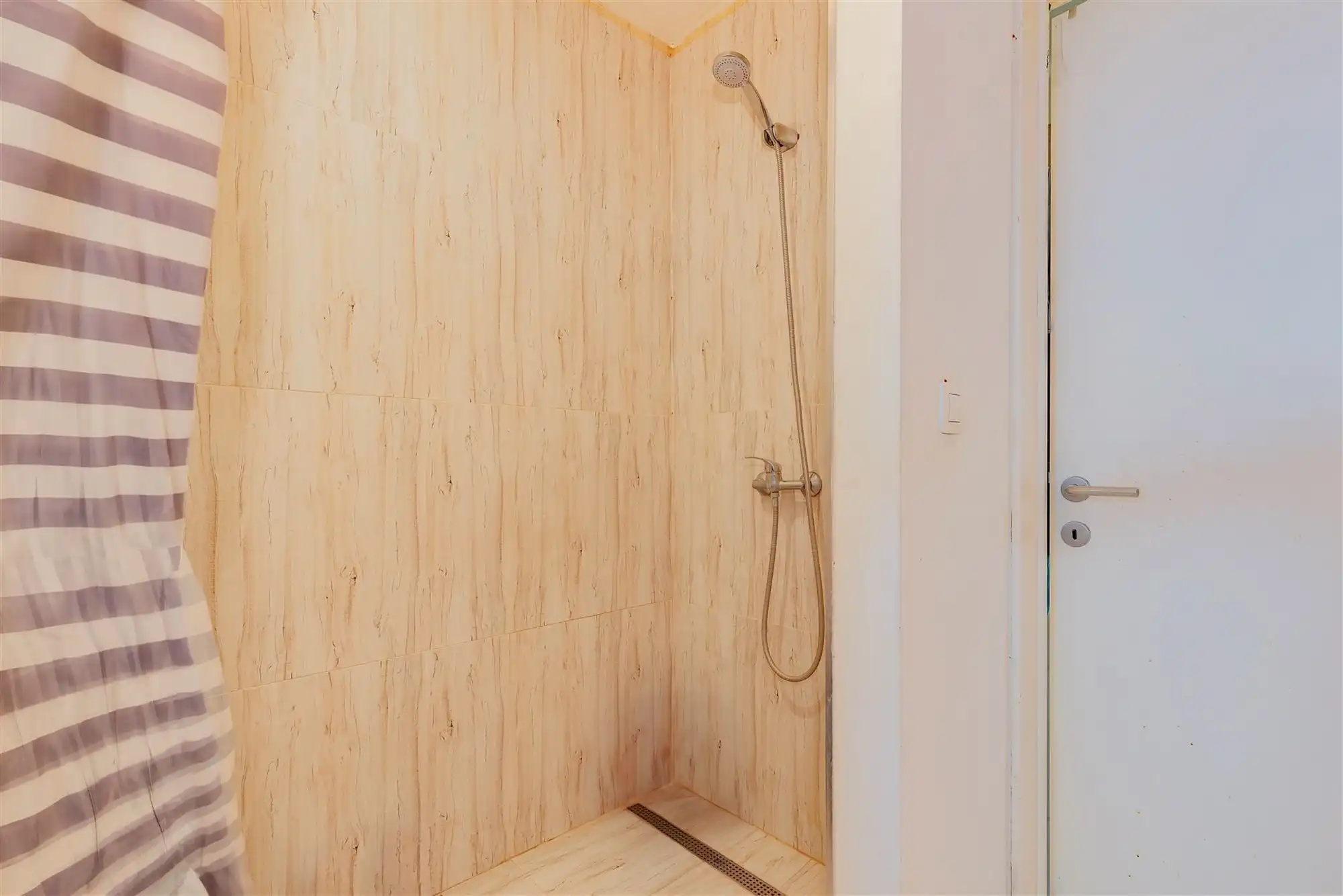 Huis ingedeeld in 6 verhuurde units - 8,8% netto rendement foto 10