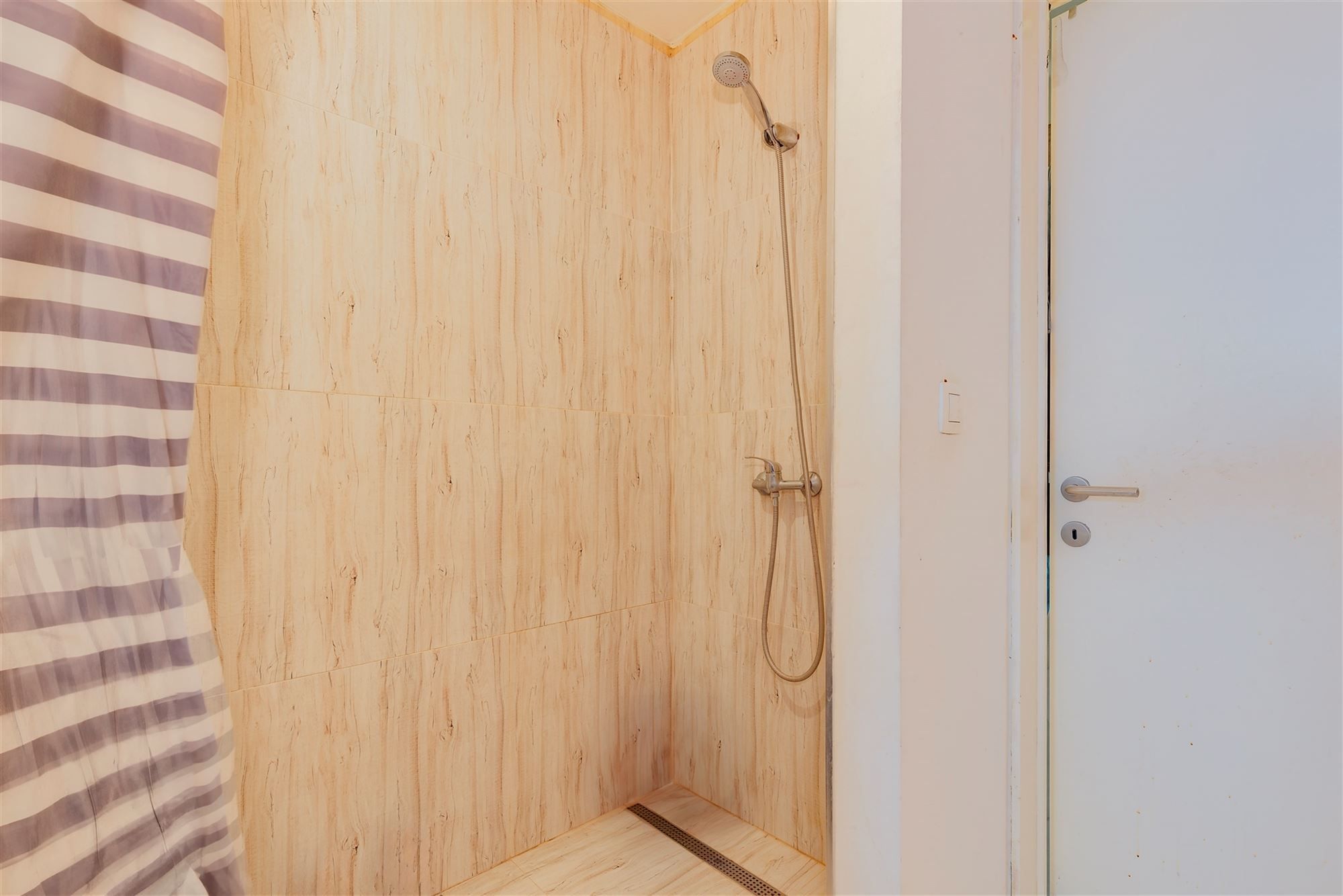 Huis ingedeeld in 6 verhuurde units - 8,8% netto rendement foto 10