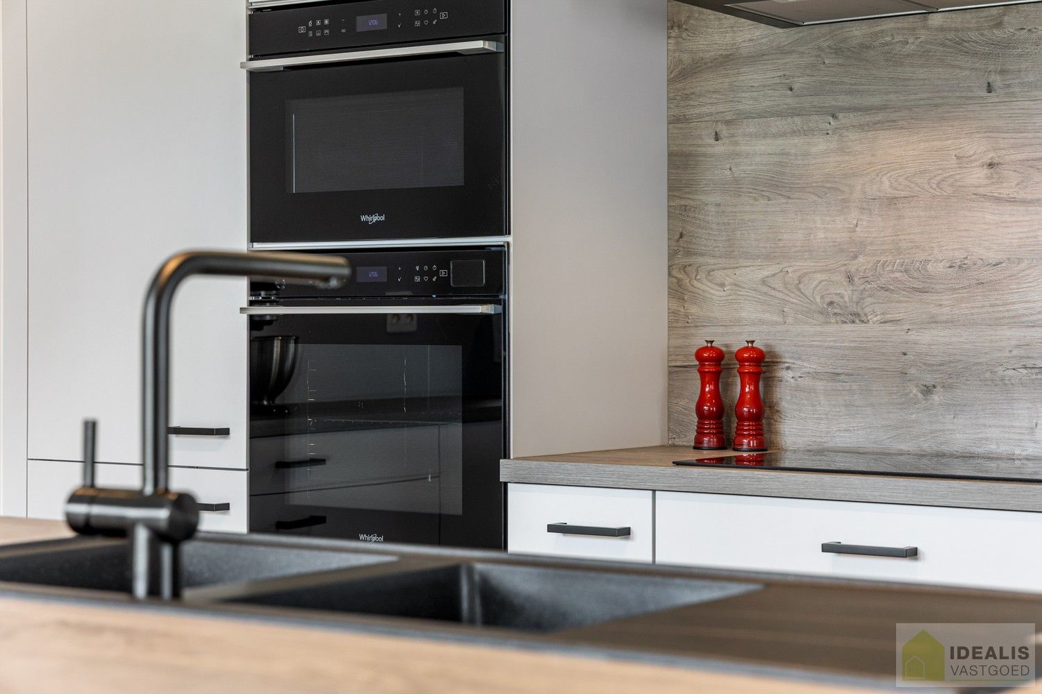 PRACHTIGE NIEUWBOUWWONING MET EEN HEERLIJK LICHTRIJKE WOONKAMER MET OPEN KEUKEN, RUIME BERGING, BUREEL, 3 SLAAPKAMERS, RUIME DRESSING EN RUIME BADKAMER VOORZIEN VAN ALLE COMFORT! EEN HEERLIJK RUIM HUIS MET EEN NAAR WENS AAN TE LEGGEN TUIN, OP EEN GEGEERDE LOCATIE NABIJ HET CENTRUM VAN PEER! foto 8